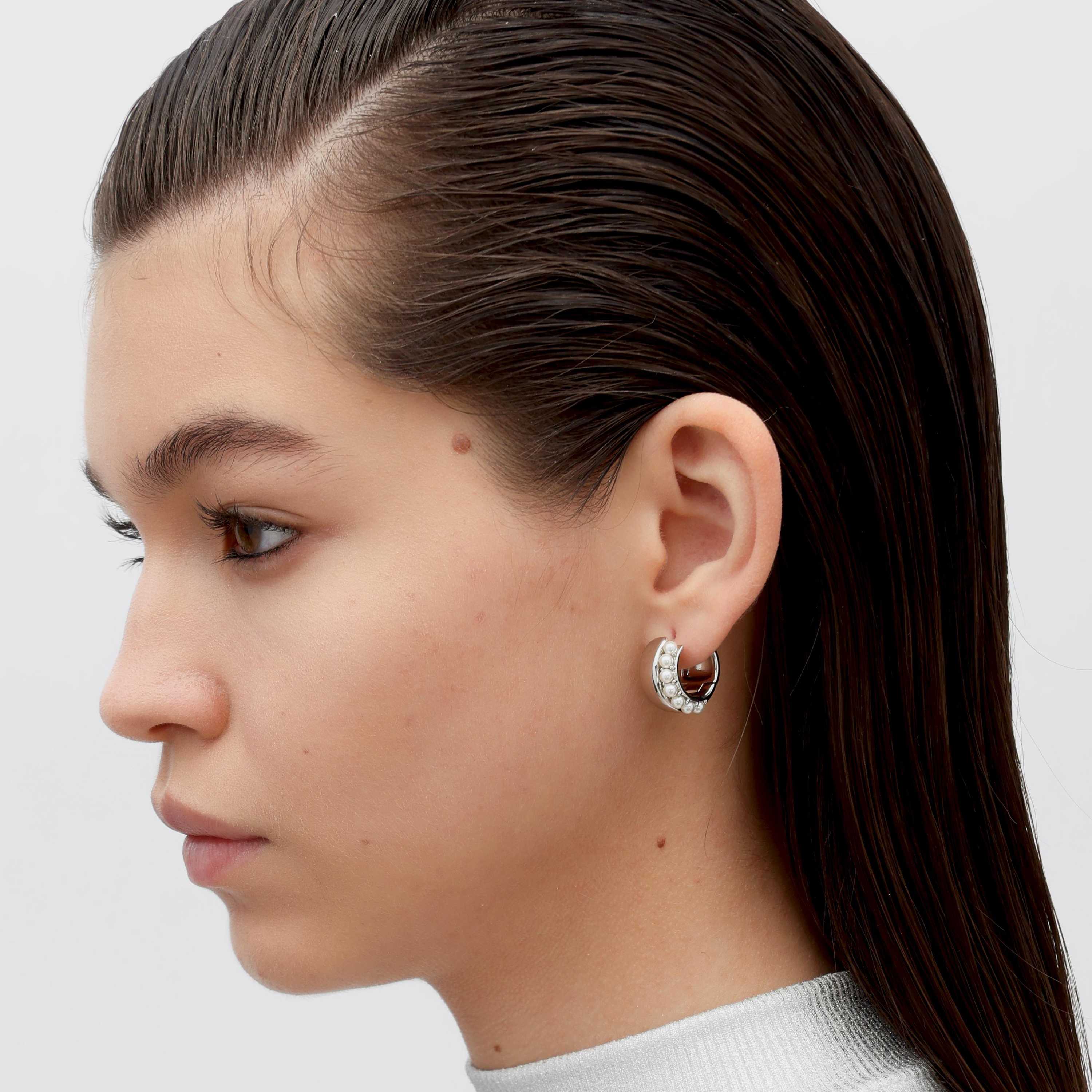 RSNY double pearl earrings - RSNY R2170A 铜镀铑/银耳针 约19*19*11mm 圆环型设计元素/时尚感几何造型/优选精品级贝珠/精致感细节处理
