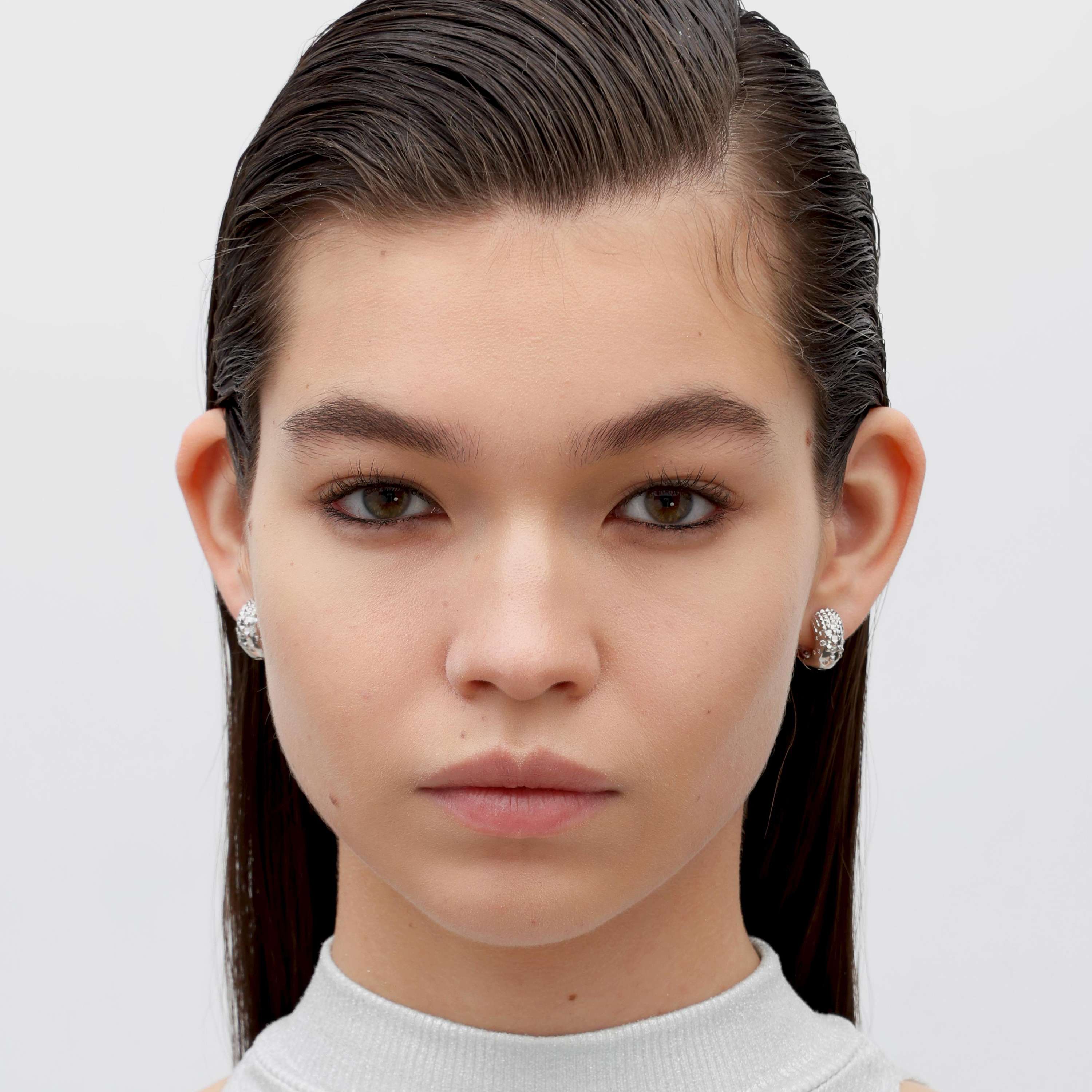 RSNY Diamond Textured Earrings - RSNY R2140A 铜镀铑/银耳针 约8*16*17mm 钻石纹设计元素/时尚感几何造型/镜面级精工抛光/纯银高品质耳针