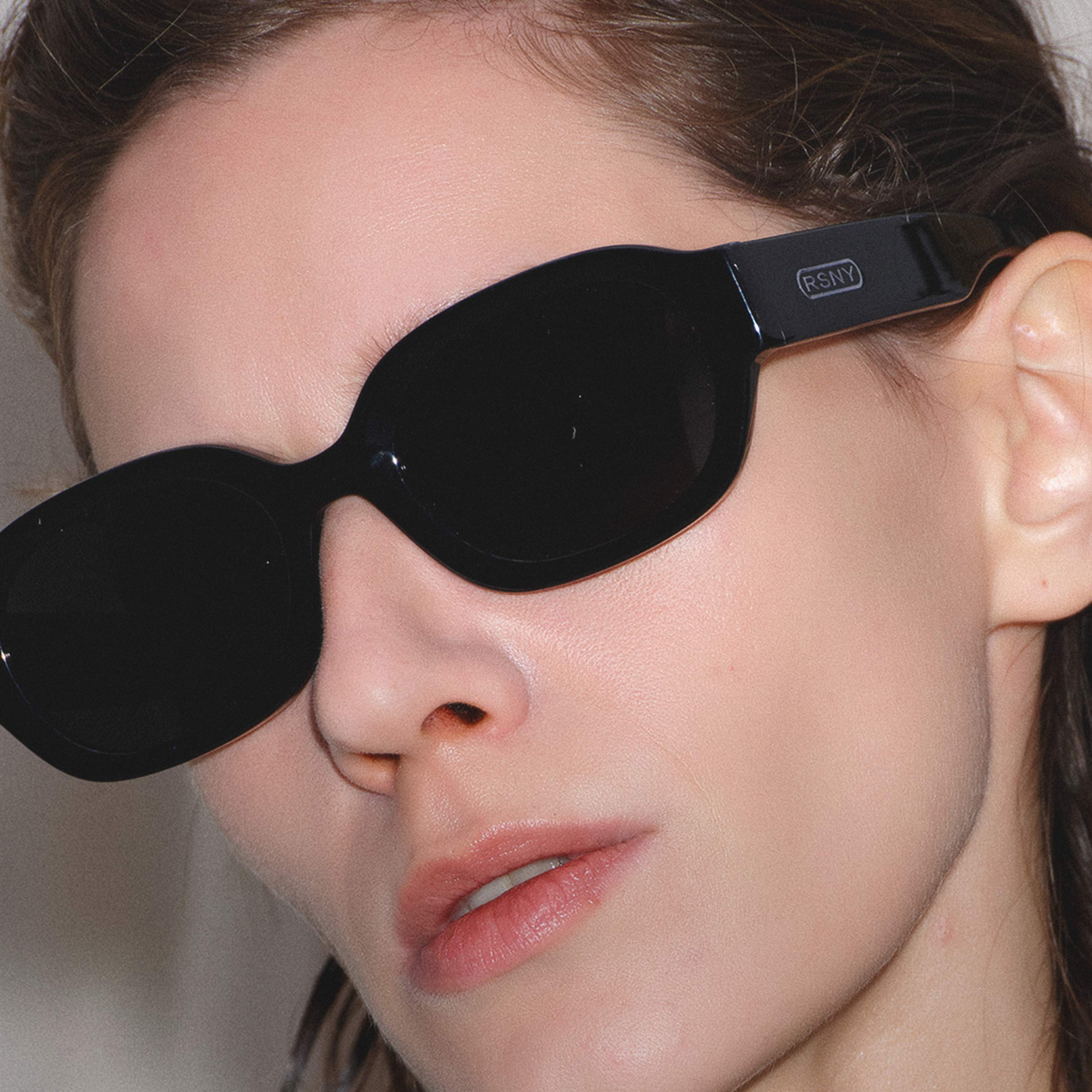 RSNY UN Retro Oval Sunglasses - RSNY ·MJ0007A · Plate/nylon lenses · Frame width 148.5mm/temple length 147mm · Lens width 53mm/height 38.2mm · Unisex retro oval design/0 touch metal logo/widened temple is more comfortable to wear
