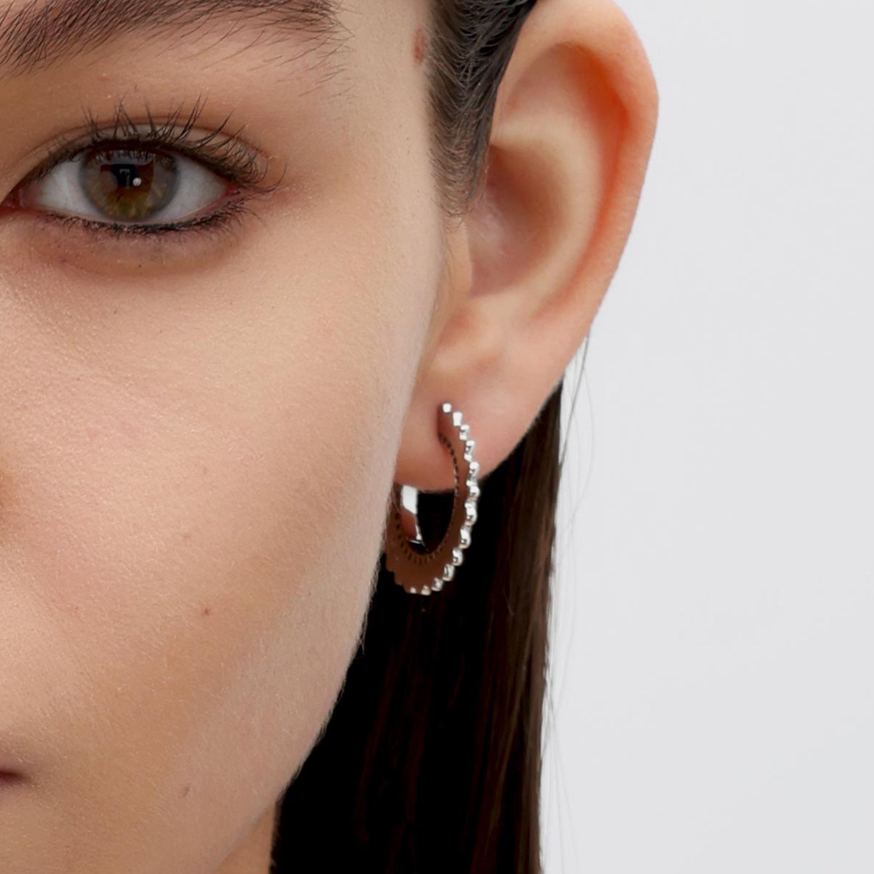 RSNY pleated earrings - RSNY R2138A 铜镀铑/银耳针 约3*23*23mm 波纹感设计元素/几何感切面造型/微厚重精巧质感/纯银高品质耳针