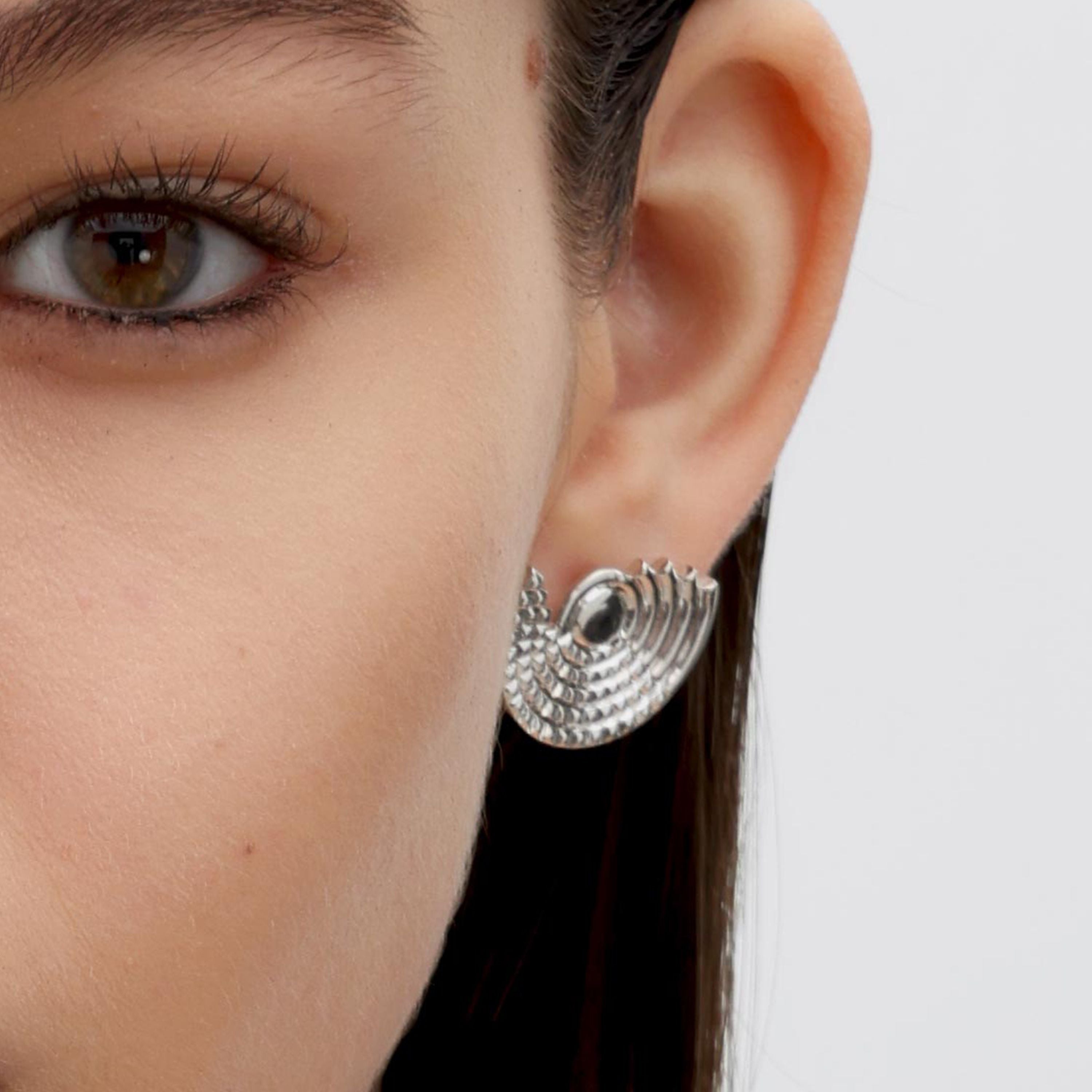 RSNY diamond pattern retro stud earrings - RSNY R2162A 铜镀铑/银耳针 约24*18*3mm 钻石纹设计元素/半剖面几何造型/纯银高品质耳针/镜面级精工抛光