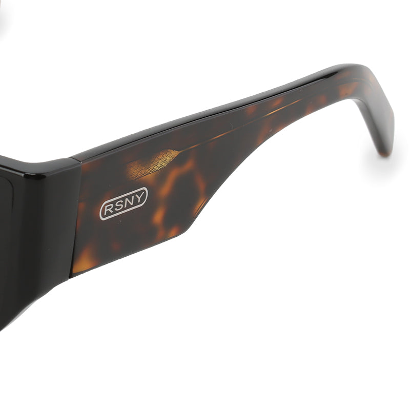 RSNY Grande SQUARE Sunglasses - RSNY ·MJ0013A · Plate/nylon lenses · Frame width 145.3mm/temple length 145mm Lens width 62.5mm/height 42.5mm · Unisex flat embedded square frame design/0 touch metal logo/Wide temple is more comfortable to wear/Black frame and tortoiseshell pattern temple mix and match color matching