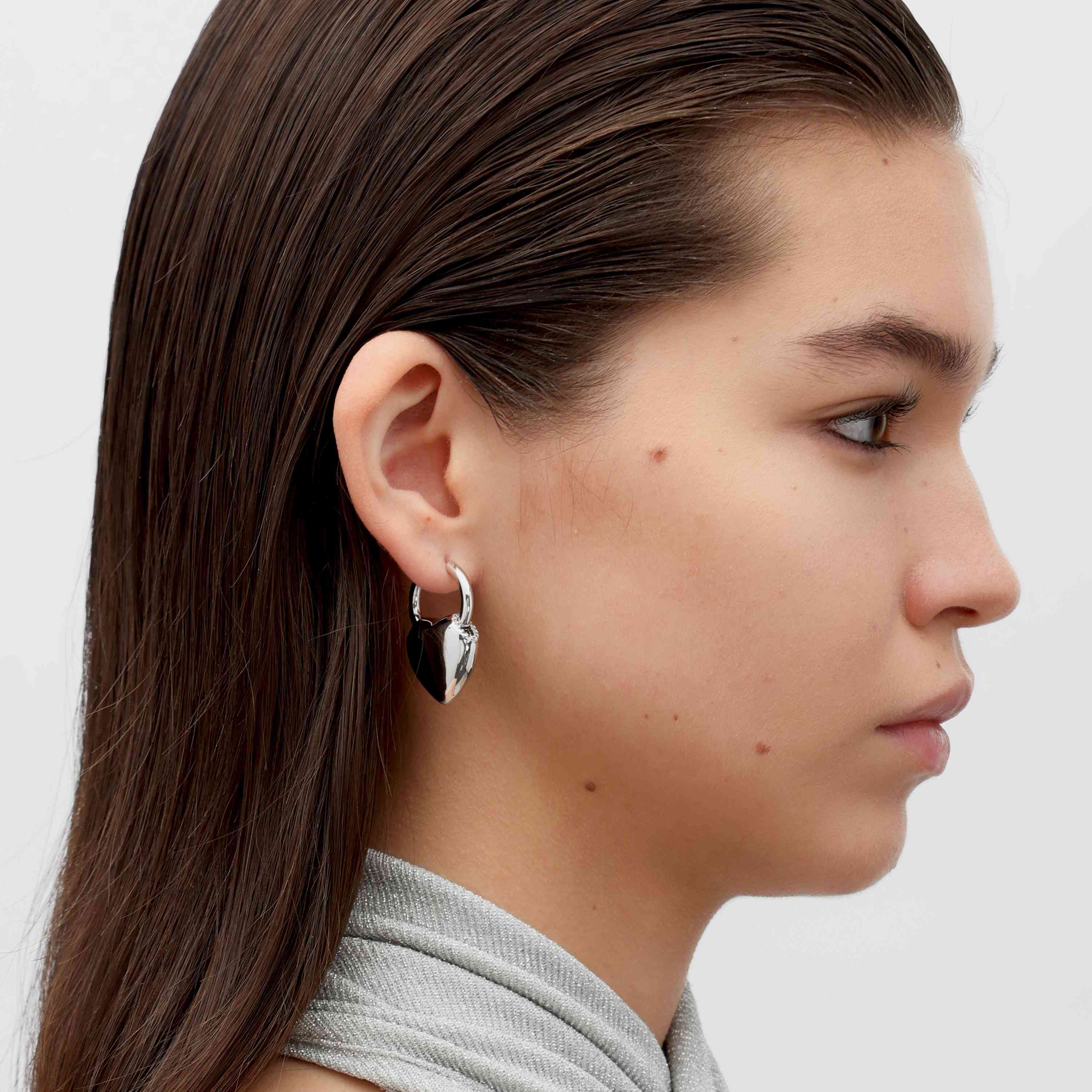RSNY love shape earrings - RSNY R2159A 铜镀铑/银耳针 约21*31*9mm 爱心型设计元素/轻量化镂空工艺/精选优质仿钻石/镜面级精工抛光