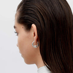 RSNY double pearl earrings - RSNY R2139A 铜镀铑/银耳针 约6*22*23mm 钻石纹设计元素/时尚感几何造型/优选精品级贝珠/精致感细节处理