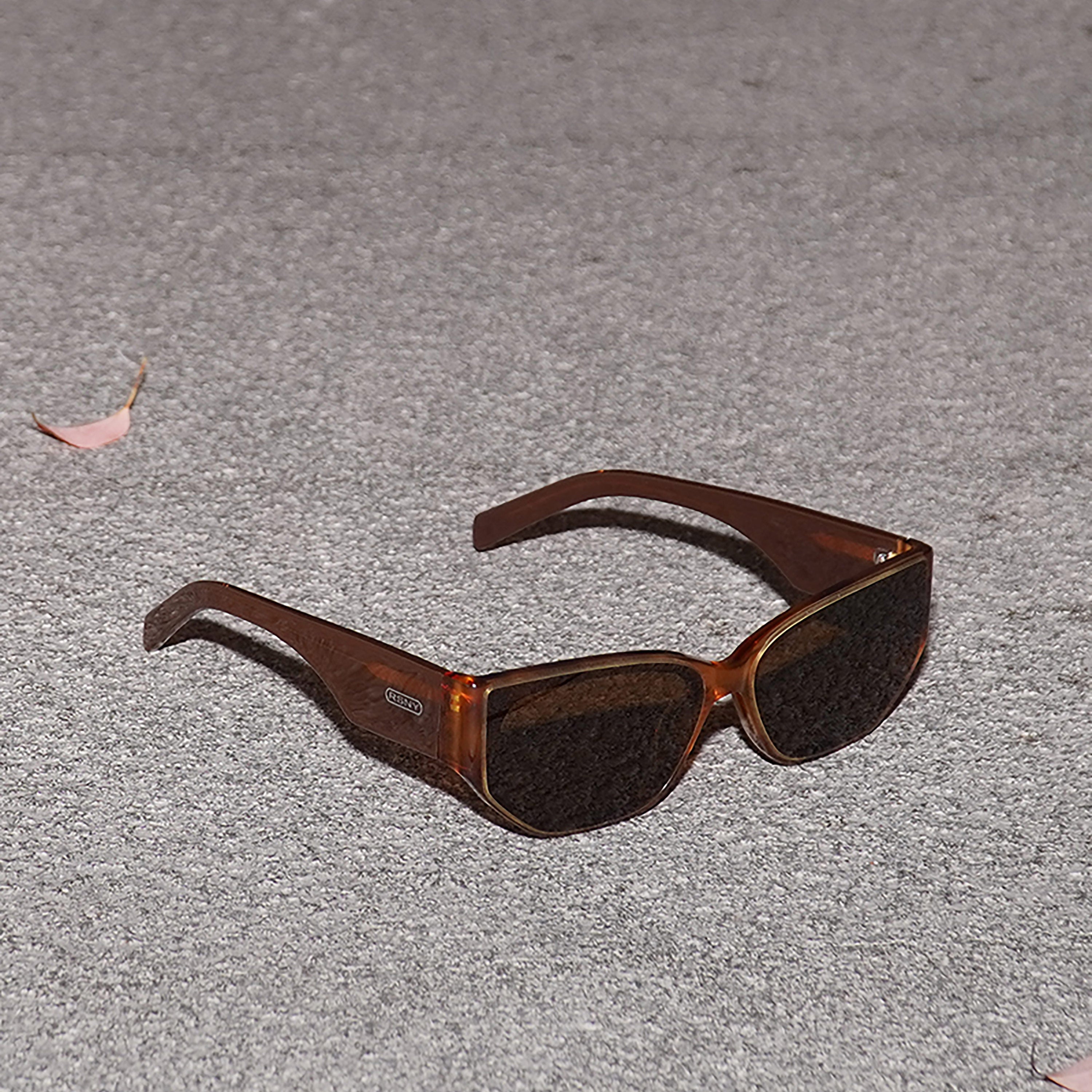 RSNY Grande SQUARE Sunglasses - RSNY ·MJ0013B · Plate/nylon lenses · Frame width 145.3mm/temple length 145mm Lens width 62.5mm/height 42.5mm · Unisex flat embedded square frame design/0 touch metal logo/widened temple to wear more comfortable/light brown color frame and dark brown temple gradual change color scheme