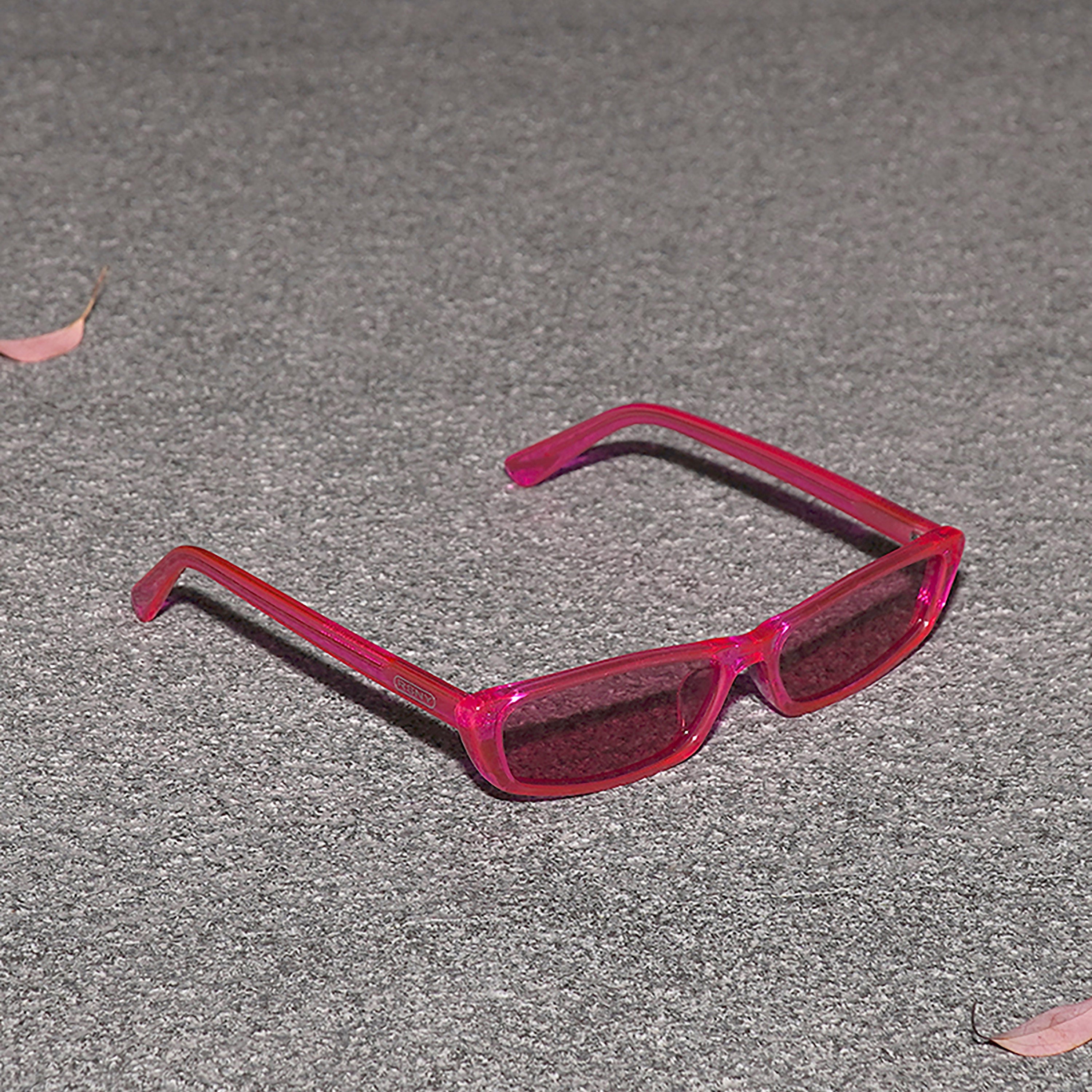 RSNY NP Sharp Blade Sunglasses - RSNY ·MJ0006E · Plate/nylon lenses · Frame width 145mm/temple length 145mm · Lens width 56mm/height 26mm · Unisex blade with extremely narrow frame design/0 touch metal logo/The darling of the top people in the fashion circle/70 degree transparent phosphor