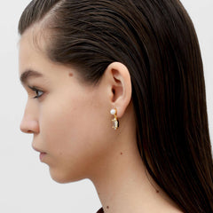 RSNY irregular pearl stud earrings - RSNY R2151B 铜镀金/银耳针 约8*18*7mm 波纹感设计元素/时尚感几何造型/精选优质仿钻石/精致感细节处理