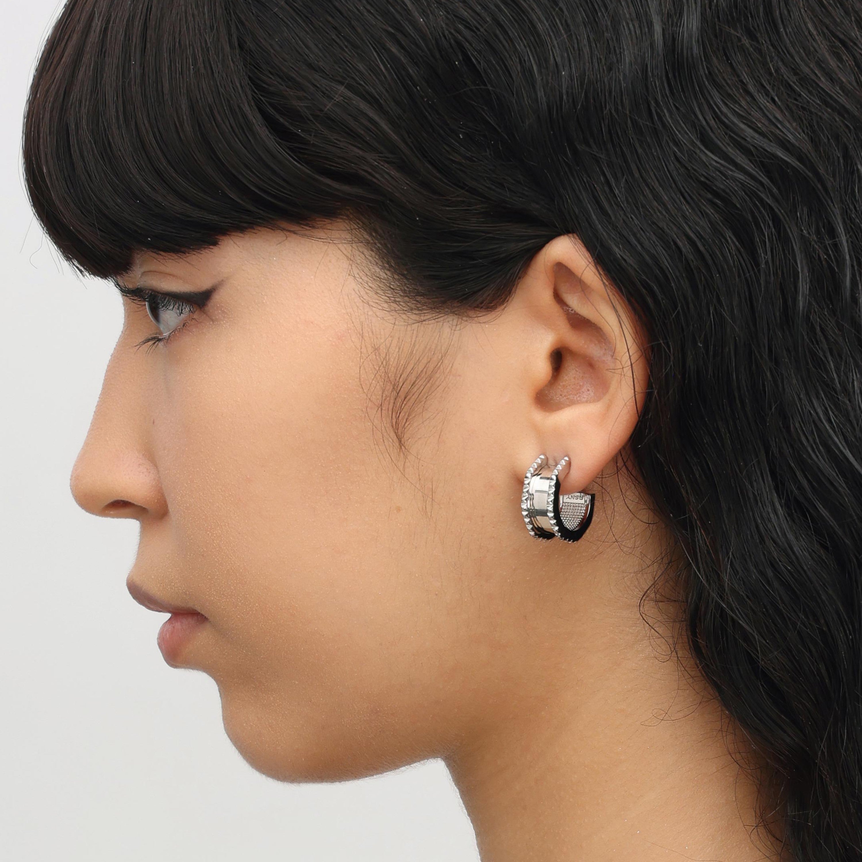 RSNY Diamond Line Earrings - RSNY R2047A Copper Rhodium Plated/S925 Tremella Needle Weight: 9g Size: 20 * 9 * 20mm geometric section modeling/micro-thick and delicate texture/sterling silver high-quality ear needles/mirror-grade Seiko polishing/lightweight brand craftsmanship