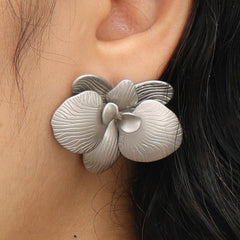 RSNY flower stud earrings - RSNY R2015 Size: 38 * 32 * 8mm Elegant flower elements/fashionable geometric shape/sterling silver high-quality ear needles/pure handmade fine carving process