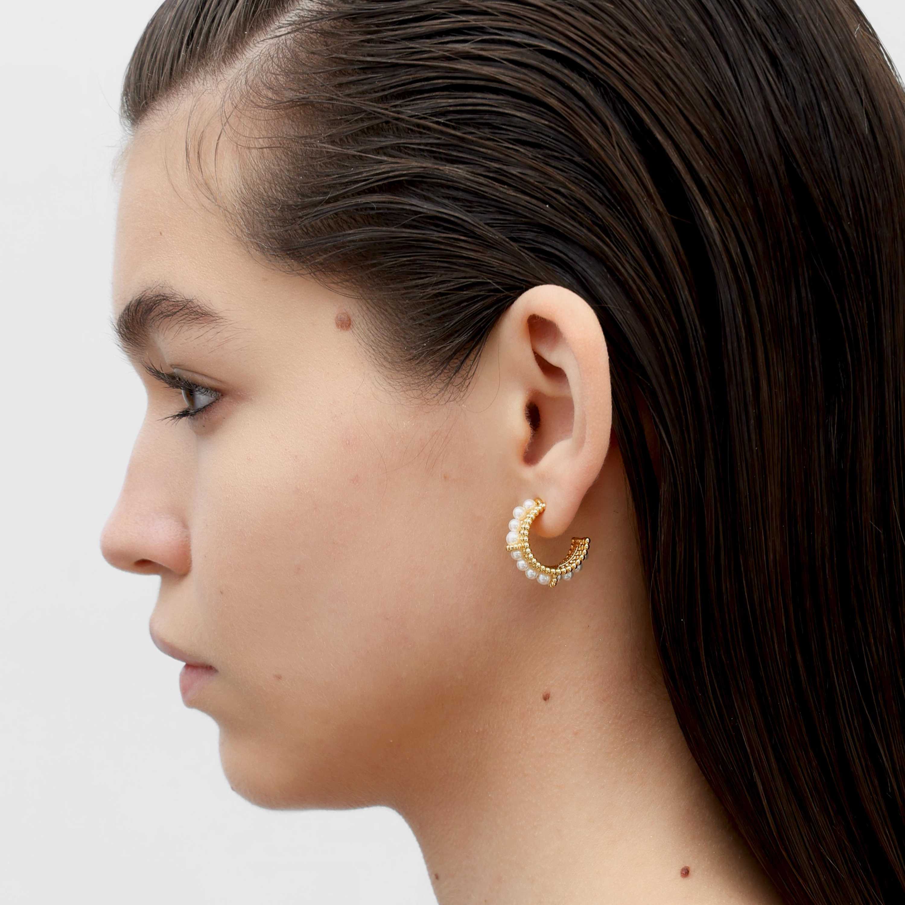 RSNY pearl earrings - RSNY R2153B 铜镀金/银耳针 约21*9*21mm 波点型设计元素/时尚感几何造型/优选精品级贝珠/精致感细节处理