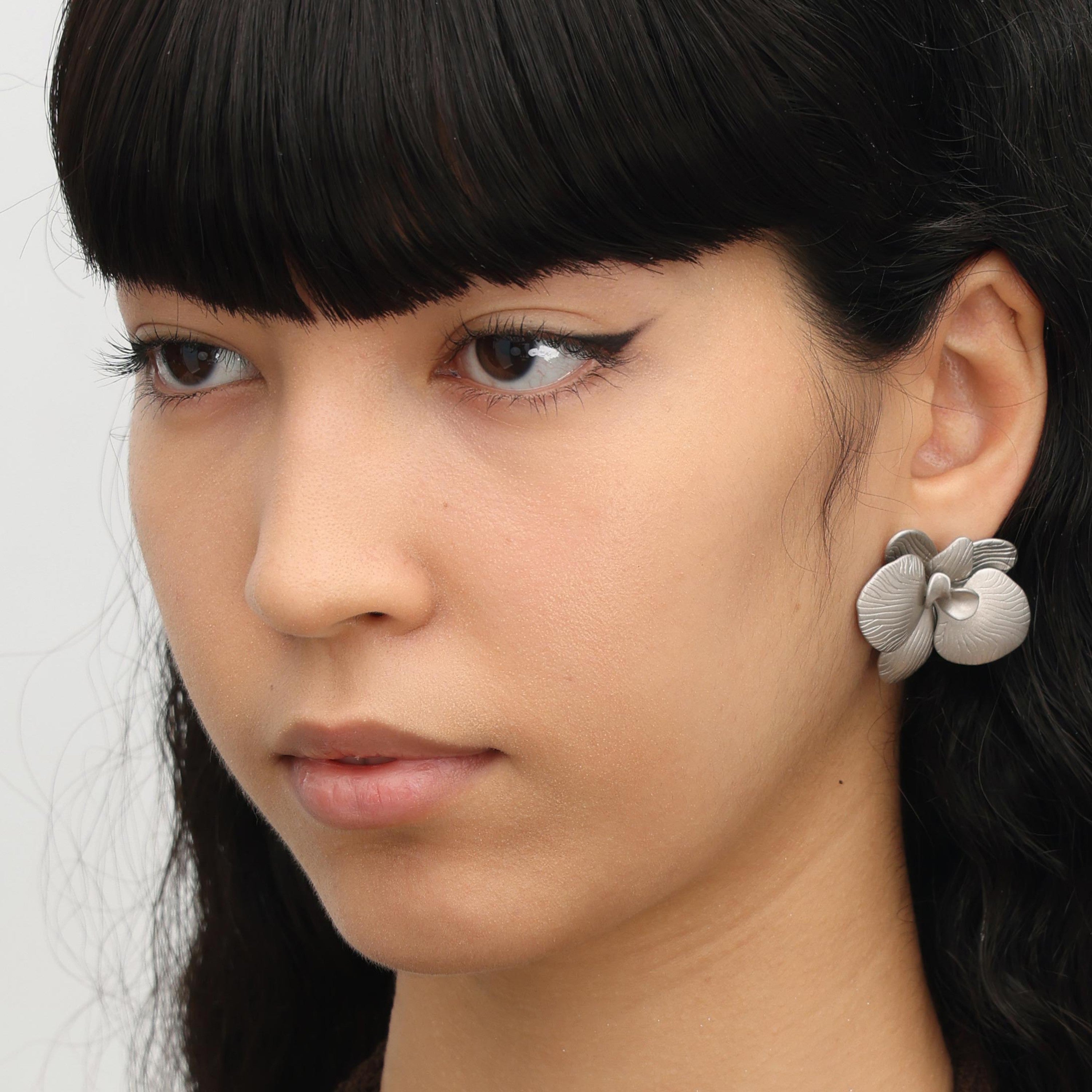 RSNY flower stud earrings - RSNY R2015 Size: 38 * 32 * 8mm Elegant flower elements/fashionable geometric shape/sterling silver high-quality ear needles/pure handmade fine carving process