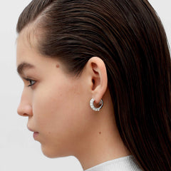 RSNY double pearl earrings - RSNY R2170A 铜镀铑/银耳针 约19*19*11mm 圆环型设计元素/时尚感几何造型/优选精品级贝珠/精致感细节处理
