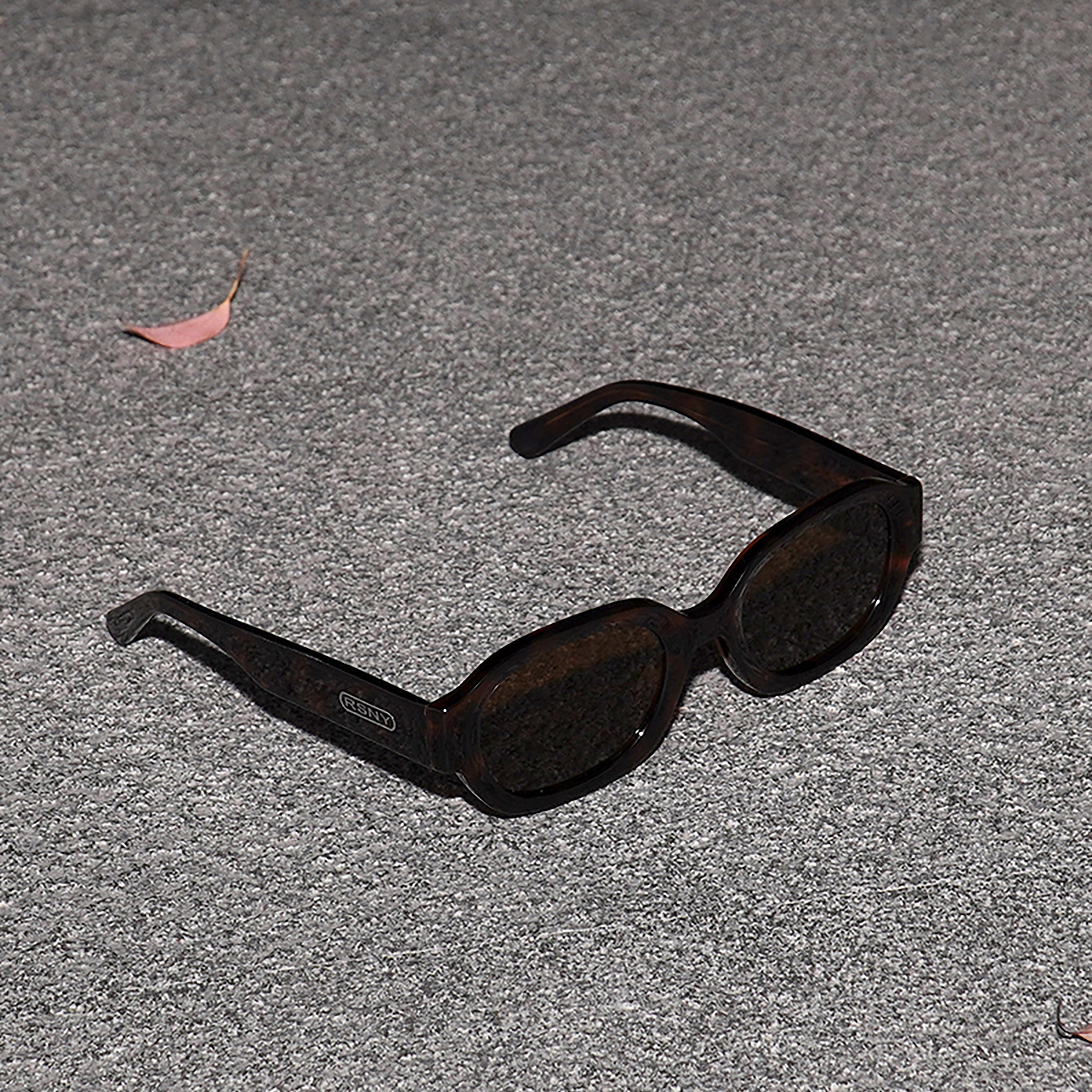 RSNY UN Retro Oval Sunglasses - RSNY ·MJ0007C · Plate/nylon lenses · Frame width 148.5mm/temple length 147mm · Lens width 53mm/height 38.2mm · Unisex retro oval shape design/0 touch metal logo/widened temple to wear more comfortable/customized black brown tortoiseshell color scheme texture plate