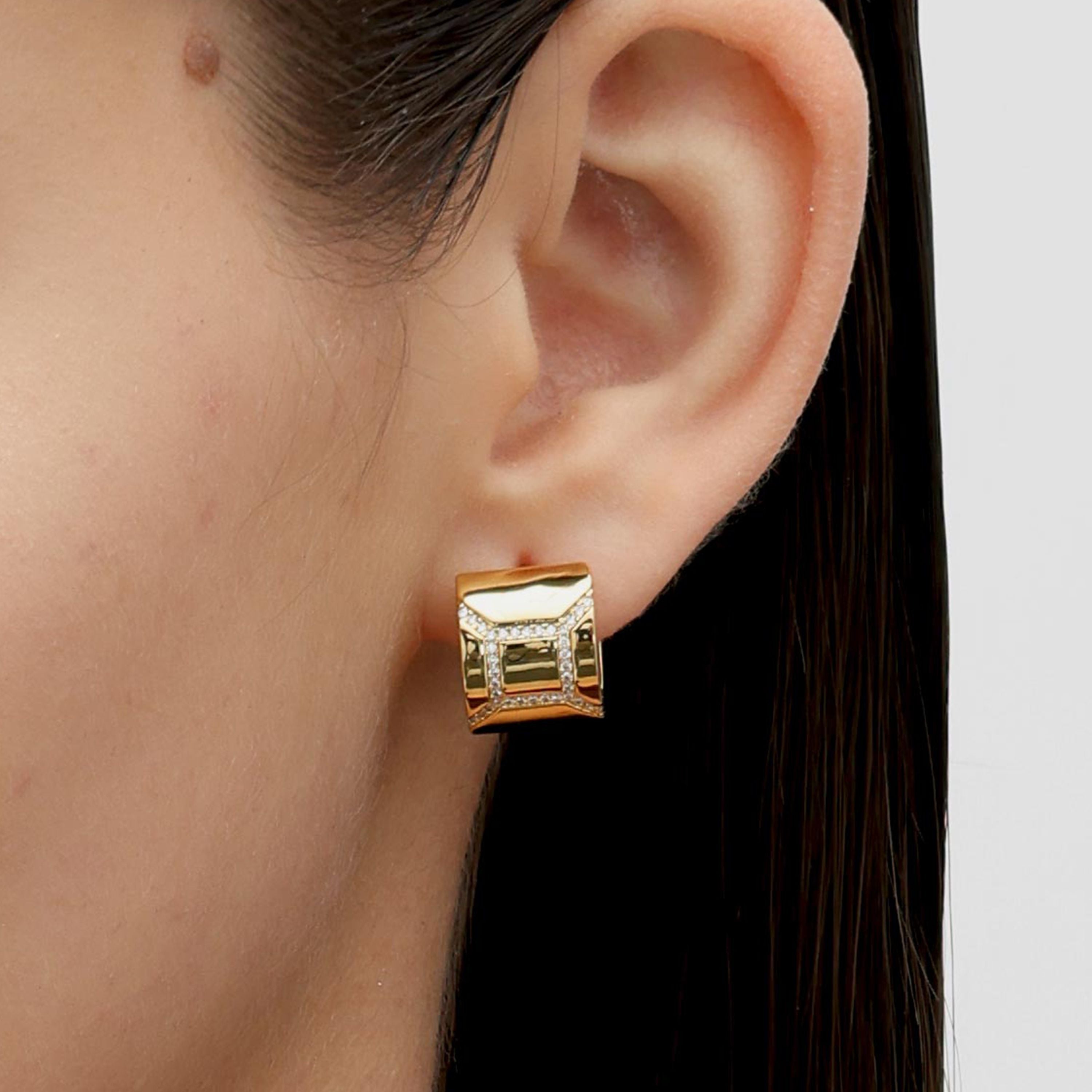 RSNY Diamond Textured Earrings - RSNY R2111B 铜镀金/银耳针 约12*15*15mm 时尚感几何造型/镜面级精工抛光/精致感细节处理/钻石级精巧切面
