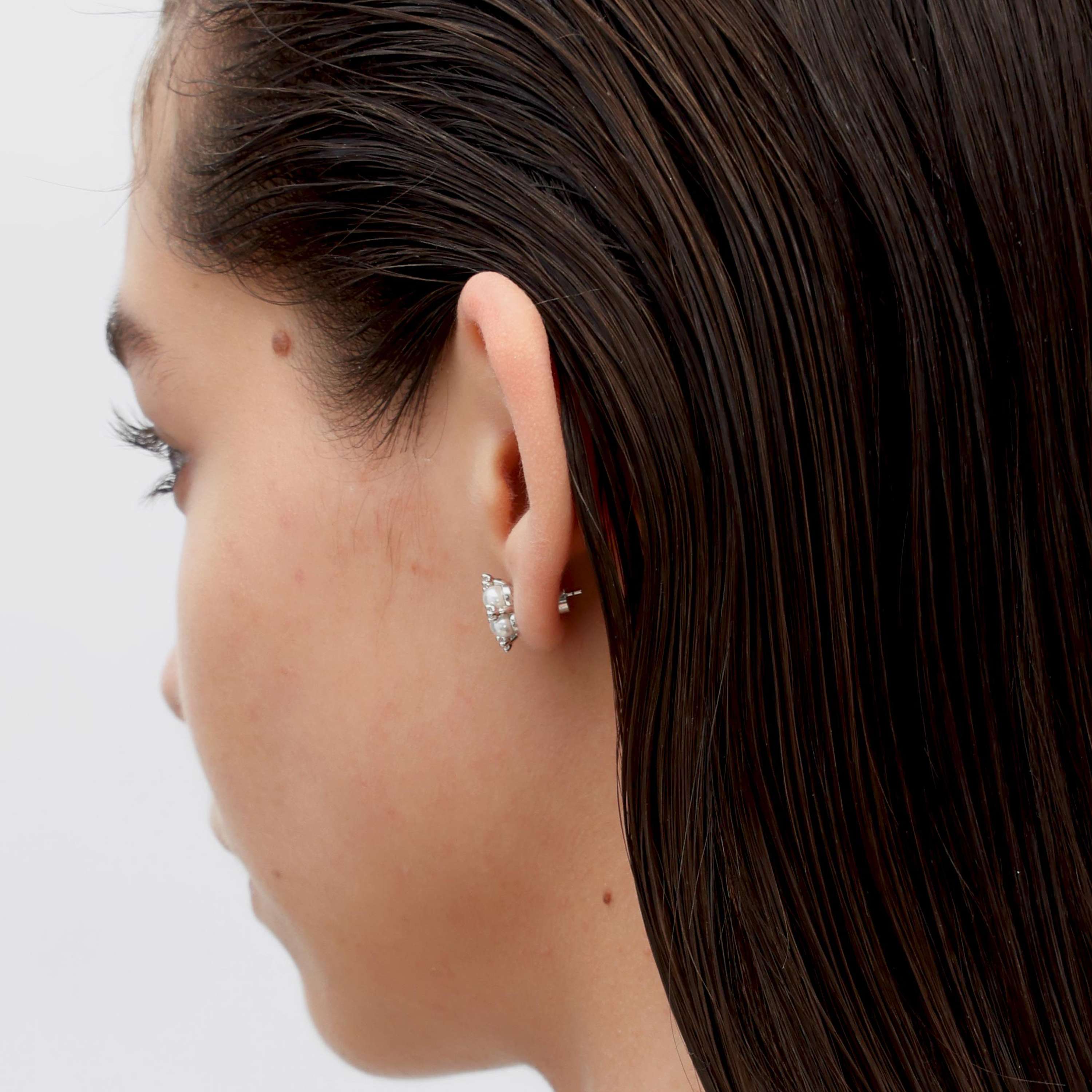 RSNY simple pearl stud earrings - RSNY R2165A 铜镀铑/银耳针 约11*11*6mm 复古型设计元素/时尚感几何造型/优选精品级贝珠/精致感细节处理