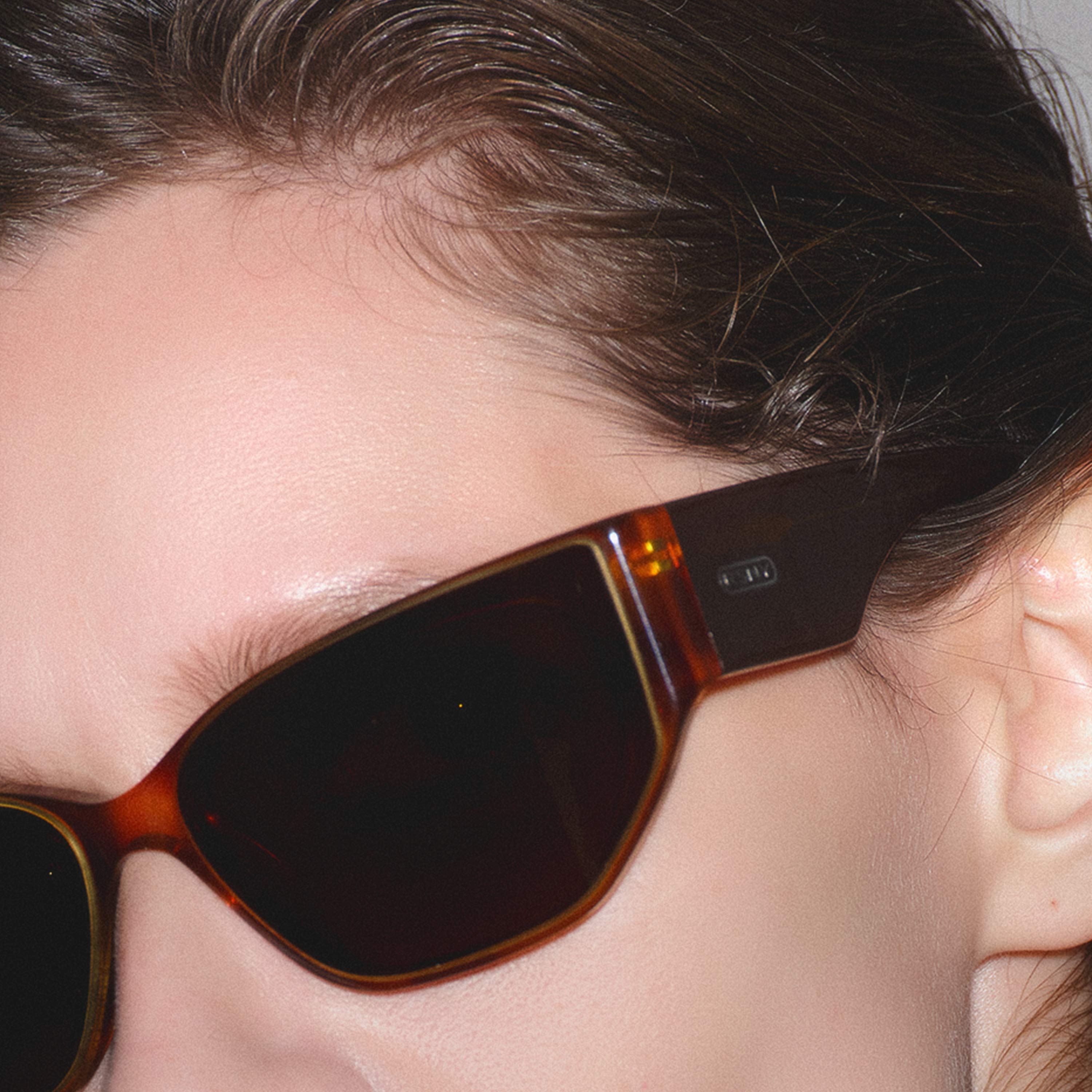RSNY Grande SQUARE Sunglasses - RSNY ·MJ0013B · Plate/nylon lenses · Frame width 145.3mm/temple length 145mm Lens width 62.5mm/height 42.5mm · Unisex flat embedded square frame design/0 touch metal logo/widened temple to wear more comfortable/light brown color frame and dark brown temple gradual change color scheme