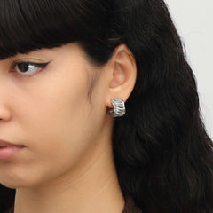 RSNY simple line earrings - RSNY R2124A 铜镀金/银耳针 约12*16*16mm 几何缠绕感元素/通勤款几何造型/镜面级精工抛光/轻量化品牌工艺