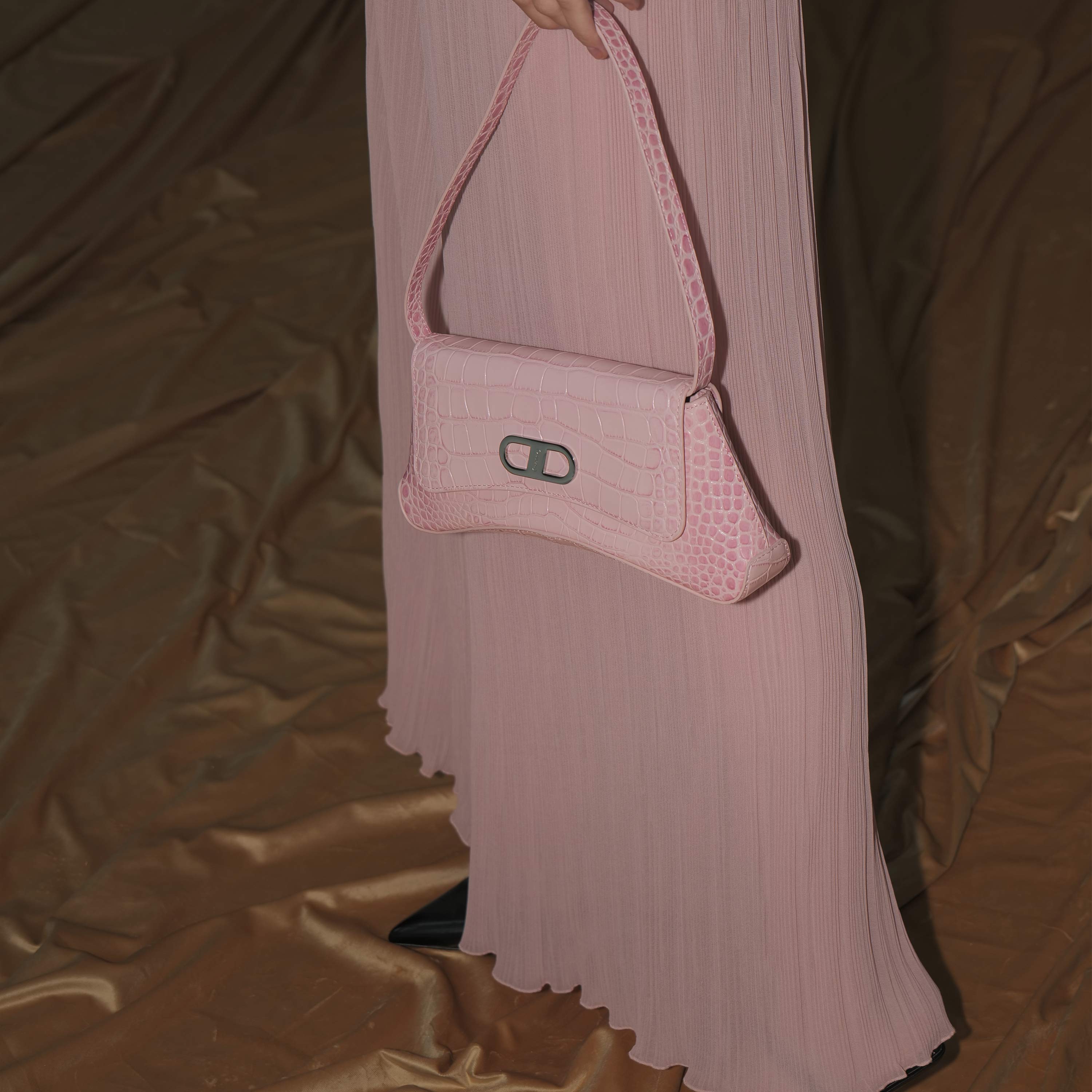 RSNY The Bridge Small Handbag - RSNY Bag body 260mm/115mm Shoulder strap 530mm/15mm First layer cowhide leather - crocodile pattern/ELIZABETH technology leather blended fabric, stainless steel gold-plated brand decorative buckle