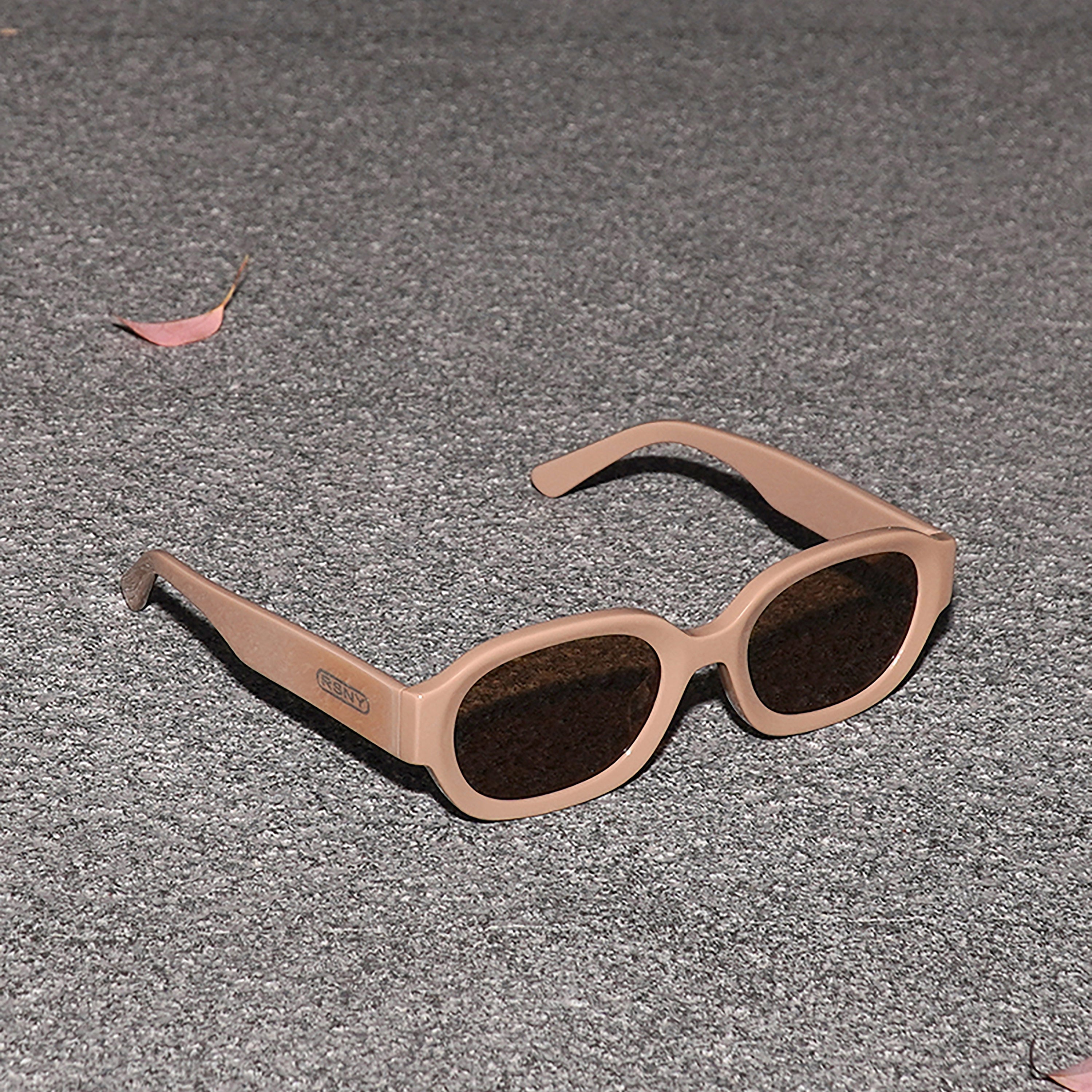 RSNY UN Retro Oval Sunglasses - RSNY ·MJ0007E · Plate/nylon lenses · Frame width 148.5mm/temple length 147mm · Lens width 53mm/height 38.2mm · Unisex retro oval shape design/0 touch metal logo/widened temple wear more comfortable/elegant milk tea color scheme