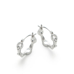 RSNY diamond pattern earrings - RSNY R2109A 铜镀铑/银耳针 约18*5*18mm 钻石纹设计元素/马蹄环几何造型/轻量化品牌工艺/精致感细节处理