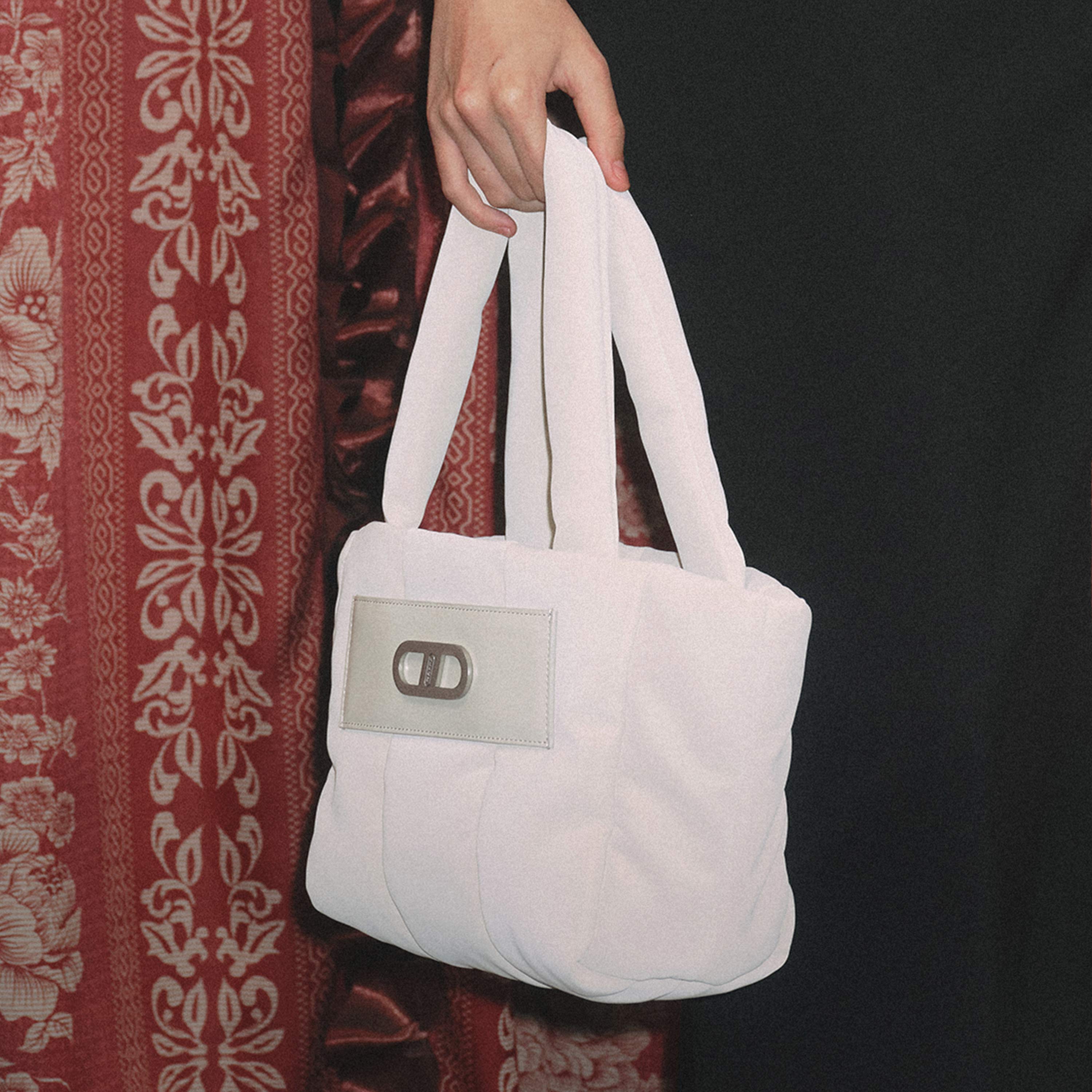RSNY Nappy Nappy Cloud Bucket Bag - RSNY Length 22 * Width 12 * Height 19cm cow leather, super tactile leather fabric, iconic metal LOGO decoration, main mezzanine, light feel, flip design, genuine leather intervention design