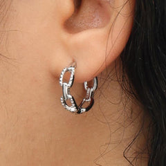 RSNY diamond pattern chain earrings - RSNY R2082A copper rhodium plating Weight: 4g Size: 19 * 6 * 19mm Diamond pattern chain elements/lightweight hollowing process/pure manual inlay technology/mirror-level precision polishing