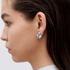 RSNY Geometric Stud Earrings - RSNY R2128A 铜镀铑/银耳针 约20*19*8mm 几何缠绕感元素/交错环几何造型/轻量化品牌工艺/高韧性弹簧耳扣
