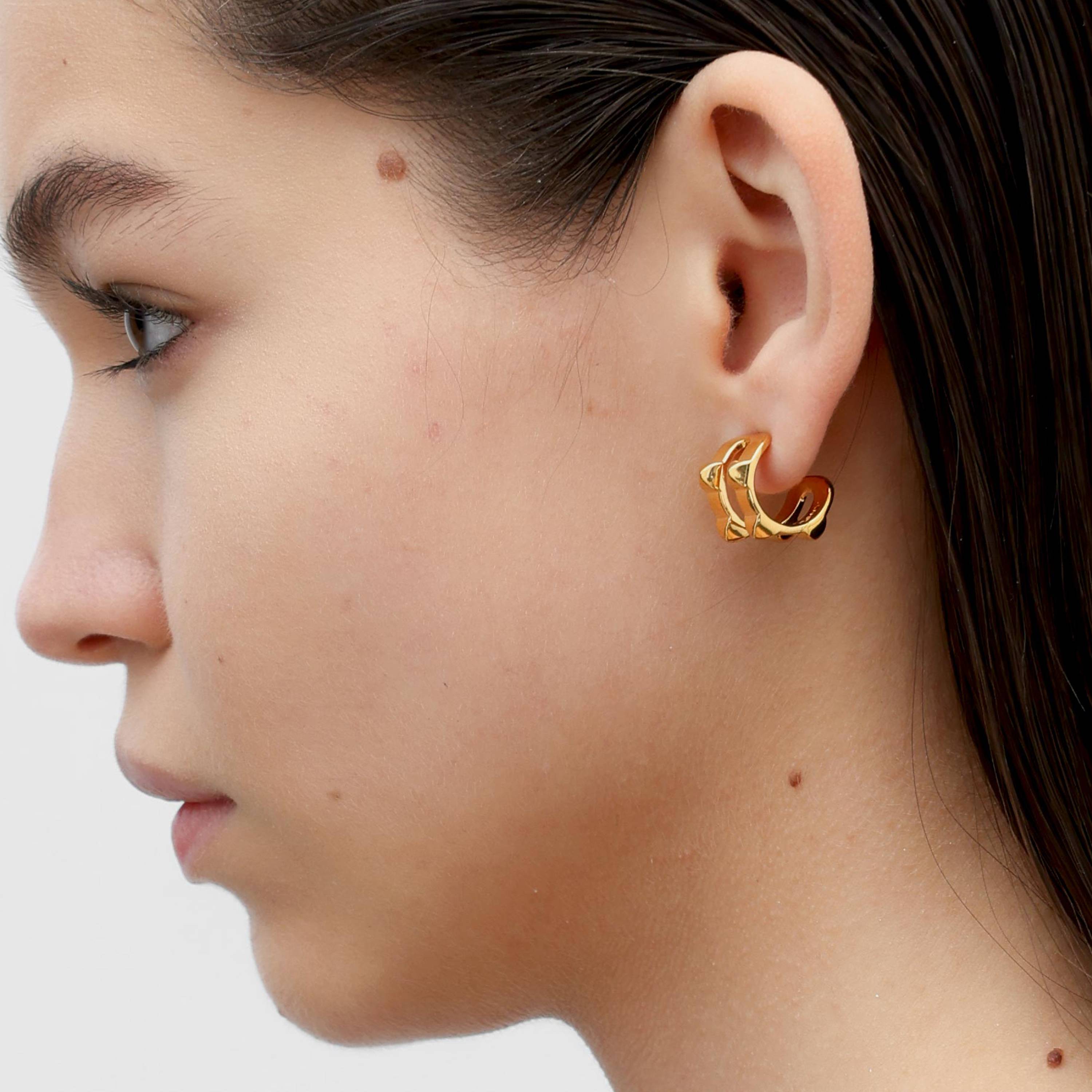 RSNY Diamond Textured Earrings - RSNY R2077B 铜镀金/银耳针 重量:7.2g 约14*12*17mm 钻石级精巧切面/精致感细节处理/时尚感几何造型/镜面级精工抛光/轻量化品牌工艺