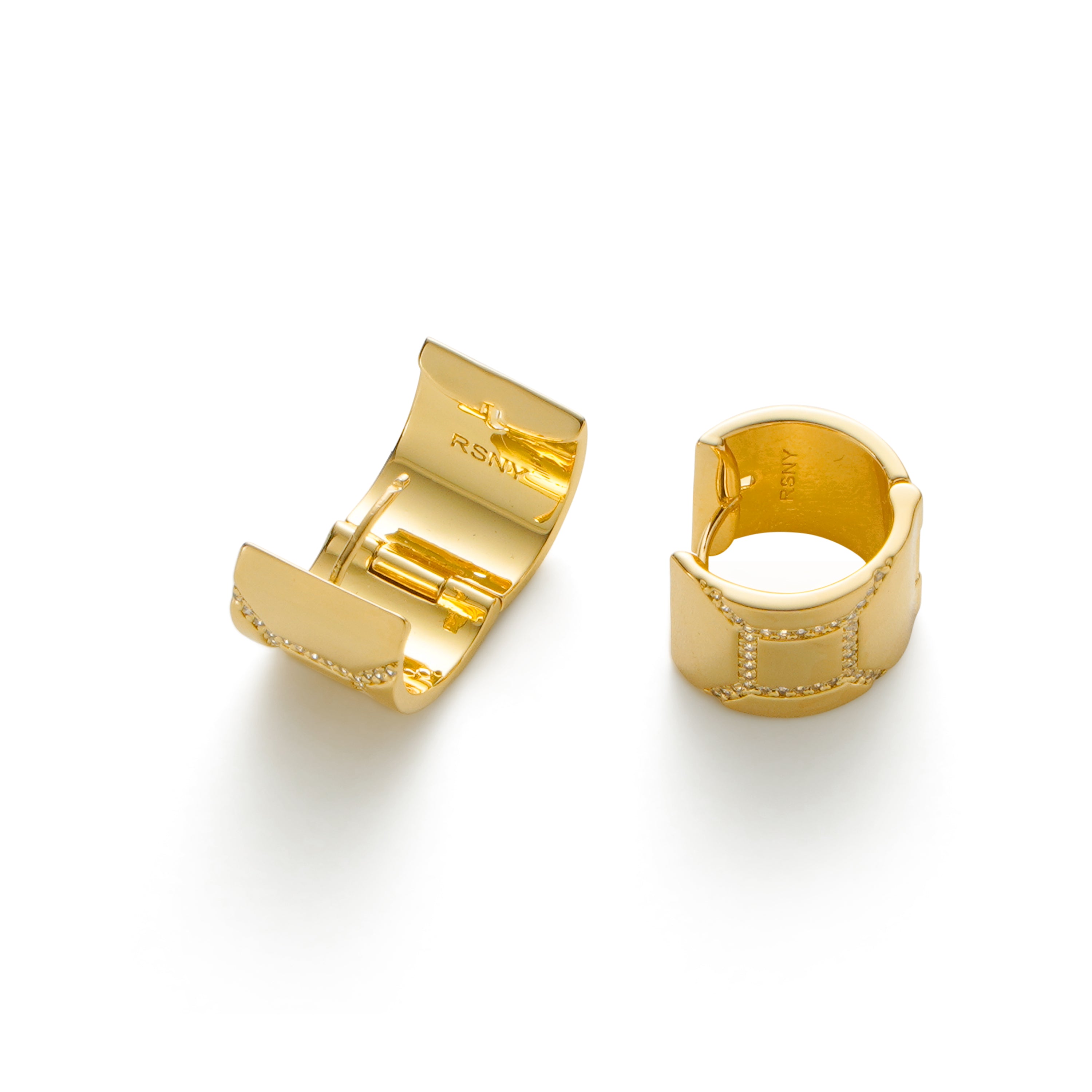 RSNY Diamond Textured Earrings - RSNY R2111B 铜镀金/银耳针 约12*15*15mm 时尚感几何造型/镜面级精工抛光/精致感细节处理/钻石级精巧切面