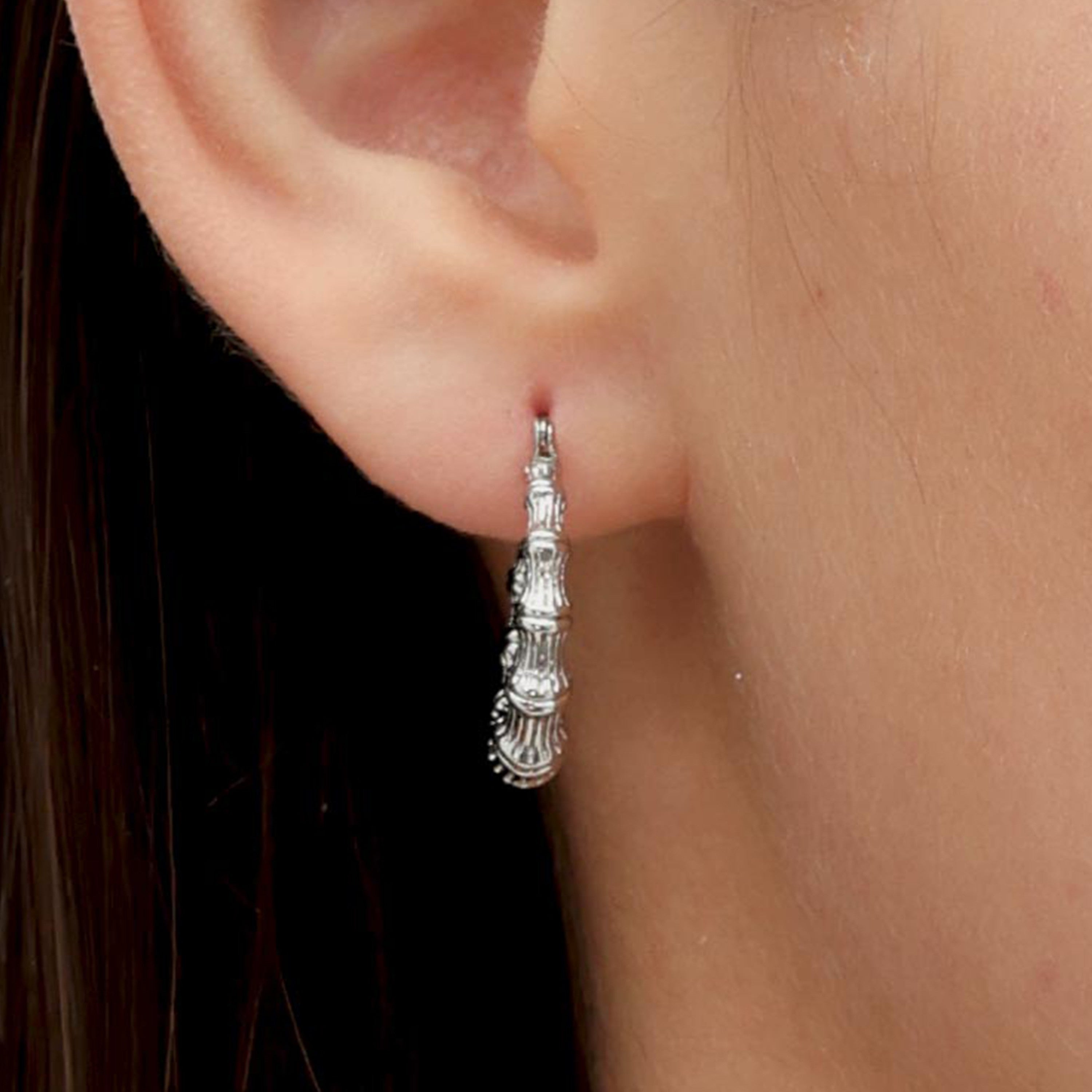 RSNY Roman style earrings - RSNY R2133A 铜镀铑/银耳针 约5*22*20mm 时尚绕圈纹设计/通勤款几何造型/纯手工精雕工艺/纯银高品质耳针