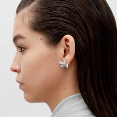 RSNY shiny bow stud earrings - RSNY R2183A 铜镀铑/银耳针 约22*16*6mm 波纹感设计元素/蝴蝶结立体造型/纯手工精雕工艺/精致感细节处理
