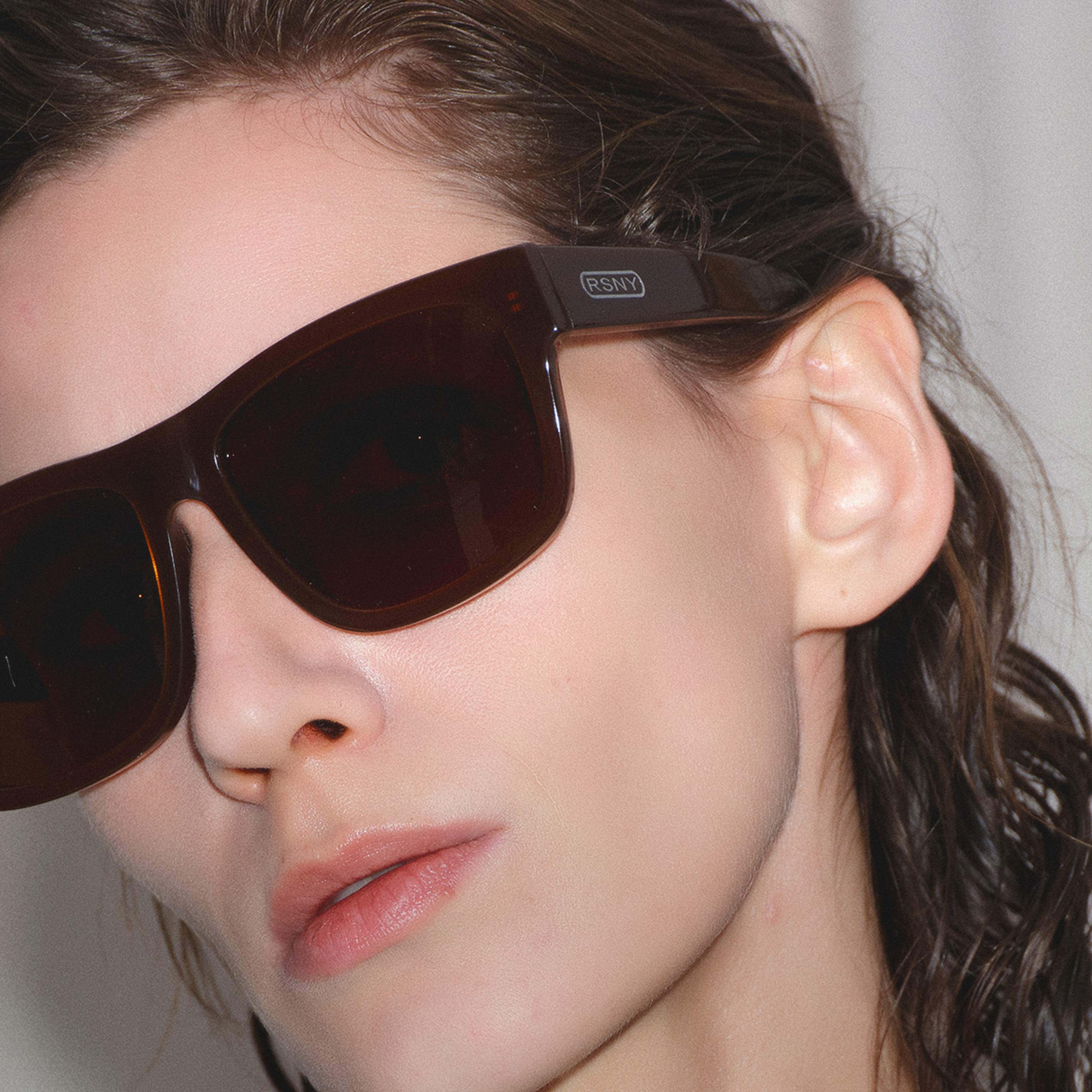 RSNY UN Classic square sunglasses - RSNY ·MJ0001C · Plate/nylon lenses · Frame width 148mm/temple length 145mm · Lens width 56mm/height 43.9mm · Unisex elegant dark brown color scheme /0 tactile metal logo