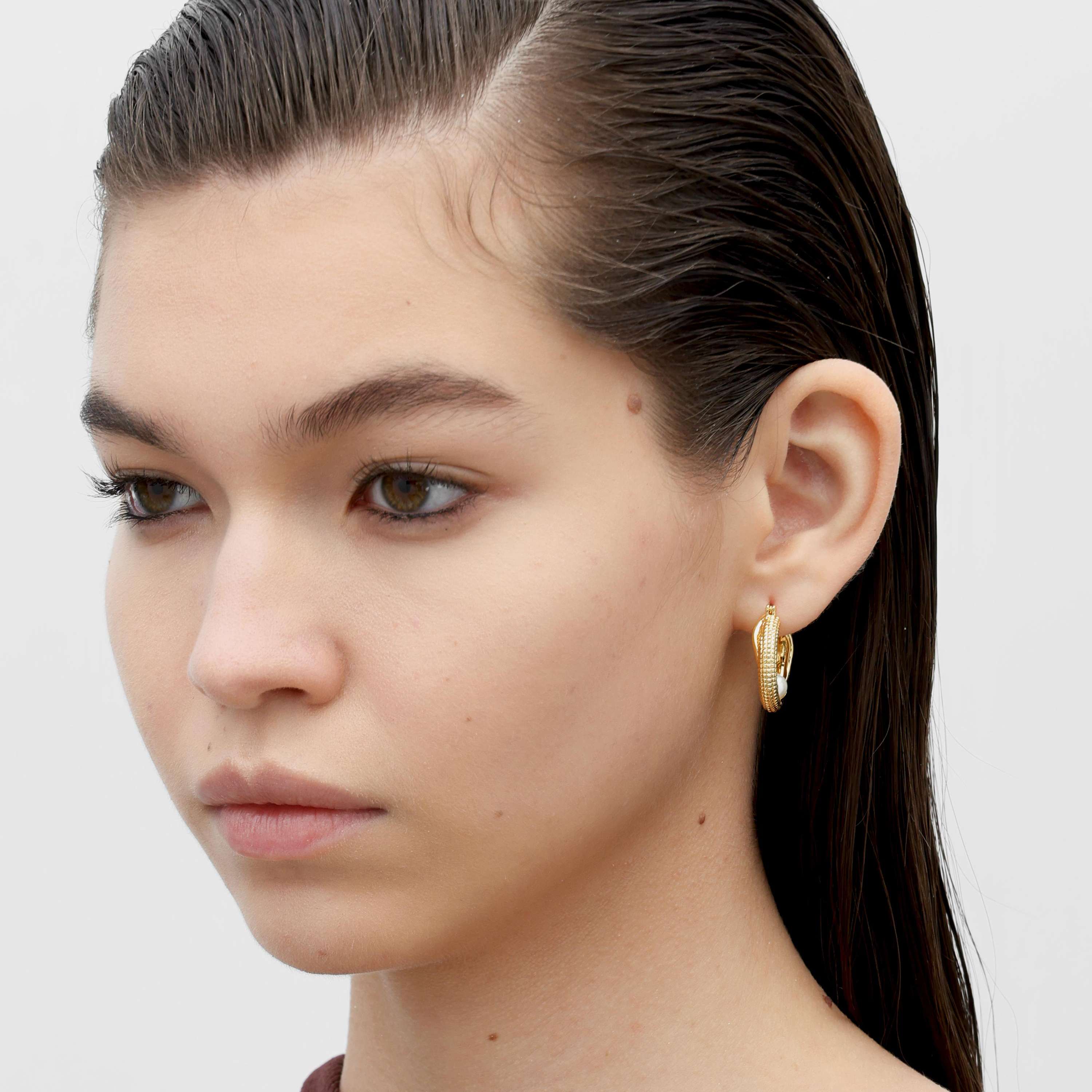 RSNY double pearl earrings - RSNY R2139B 铜镀金/银耳针 约6*22*23mm 钻石纹设计元素/时尚感几何造型/优选精品级贝珠/精致感细节处理