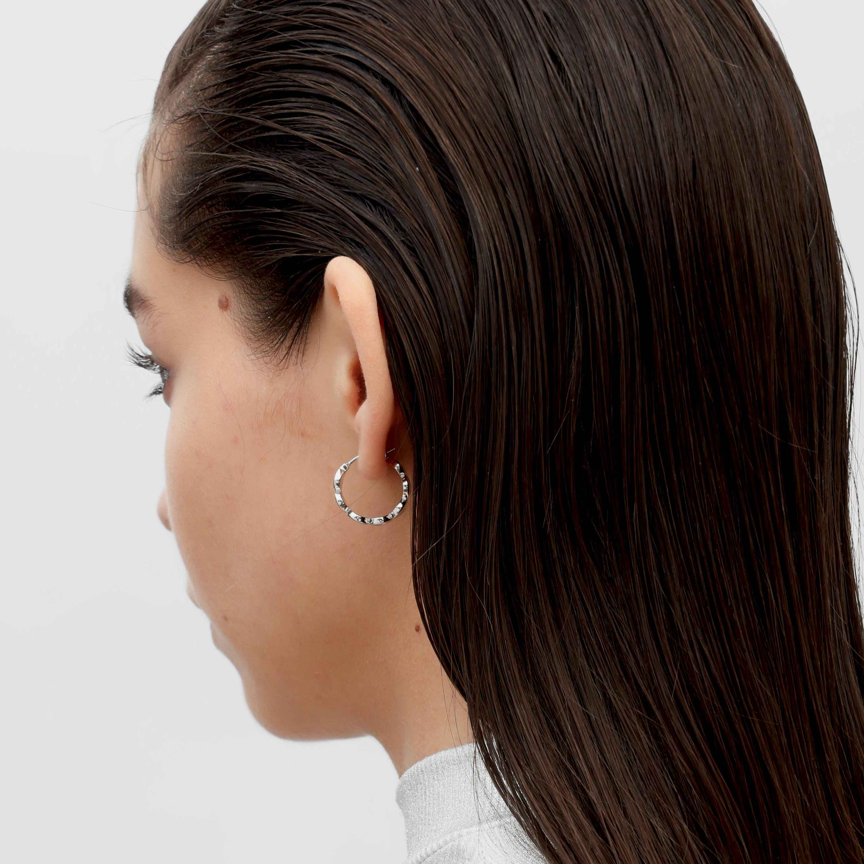 RSNY simple styling earrings - RSNY R2105A 铜镀铑/银耳针 约19*6*19时尚绕圈纹设计/镜面级精工抛光/轻量化品牌工艺/纯银高品质耳针