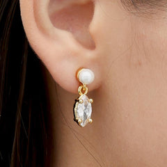 RSNY irregular pearl stud earrings - RSNY R2151B 铜镀金/银耳针 约8*18*7mm 波纹感设计元素/时尚感几何造型/精选优质仿钻石/精致感细节处理