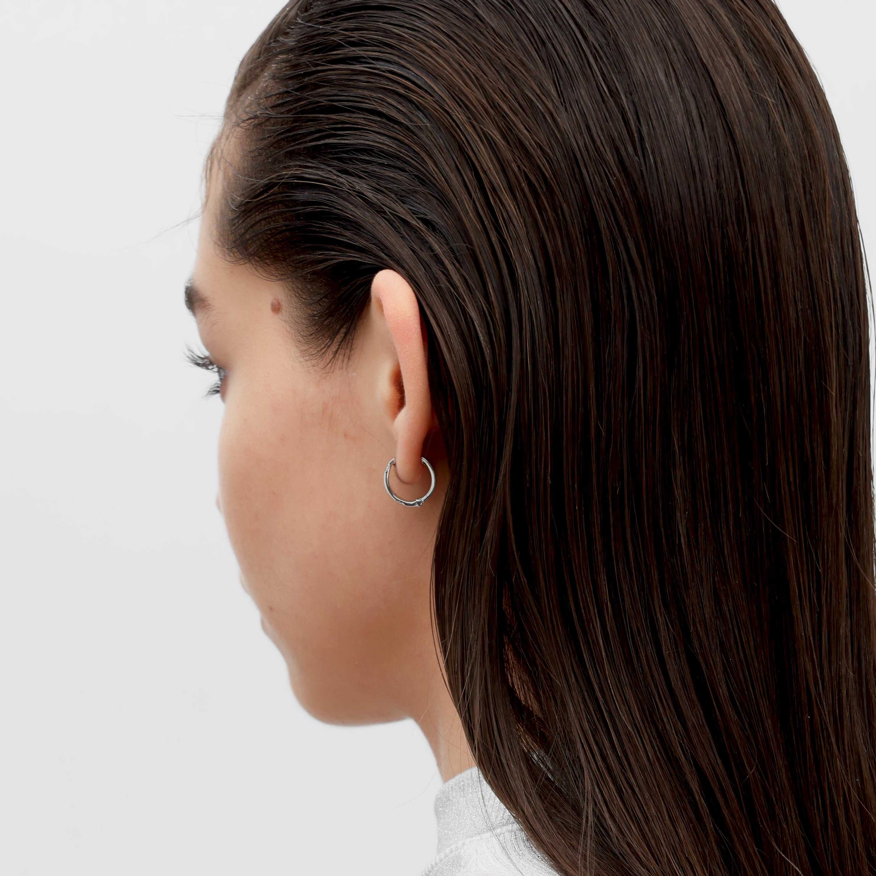RSNY Diamond Textured Earrings - RSNY R2111A 铜镀铑/银耳针 约12*15*15mm 时尚感几何造型/镜面级精工抛光/精致感细节处理/钻石级精巧切面