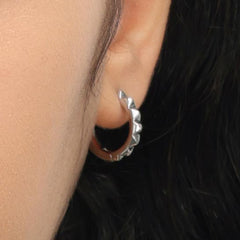 RSNY diamond pattern earrings - RSNY R2024A copper rhodium plating Weight: 3.3g Size: 16 * 3 * 16mm Diamond pattern design elements/horseshoe ring geometric shape/sterling silver high-quality ear needles/mirror-grade precision polishing/lightweight brand craftsmanship