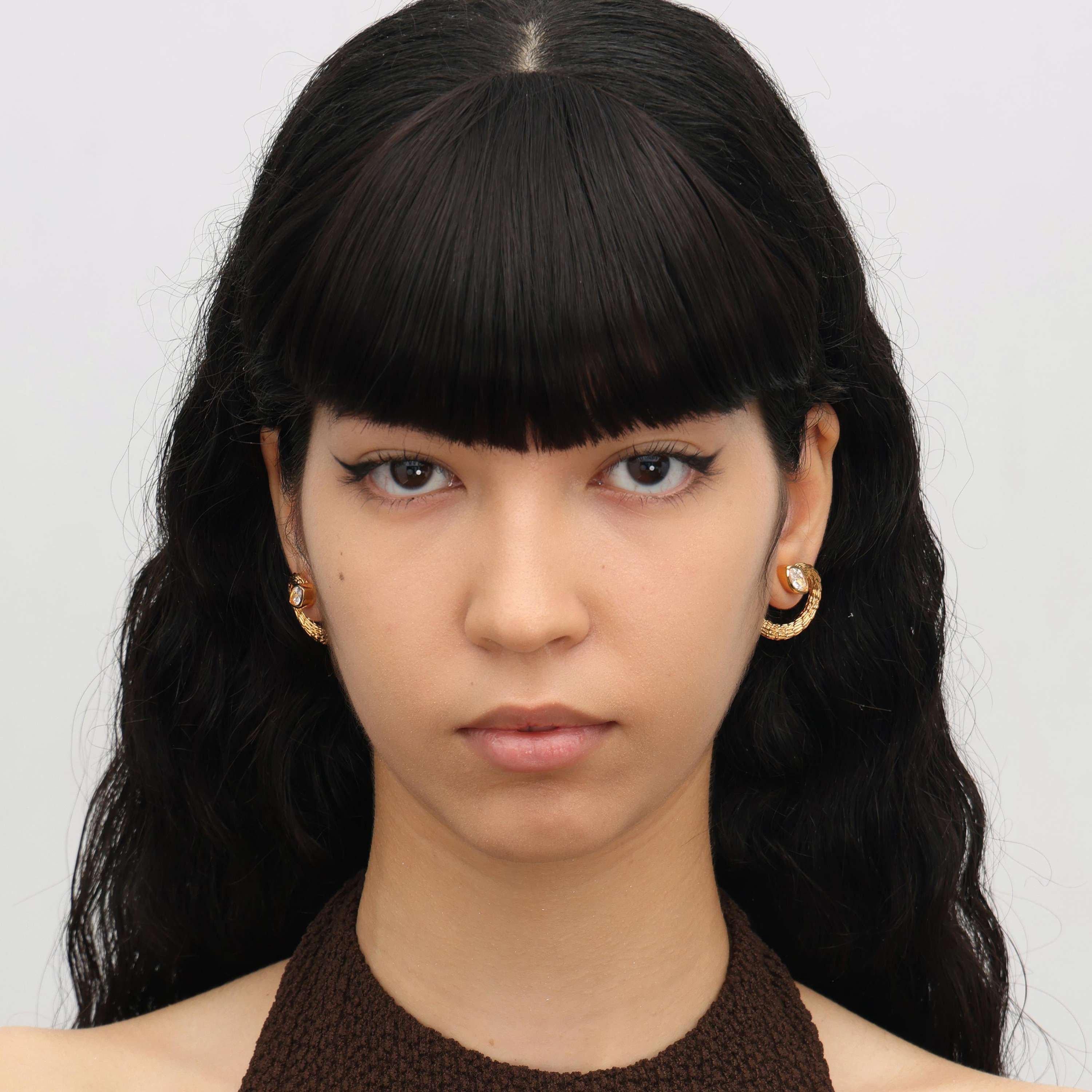 RSNY Vintage Textured Earrings - RSNY R2134B 铜镀金/银耳针 约24*23*18mm 钻石纹设计元素/交错环几何造型/轻量化镂空工艺/精选优质仿钻石