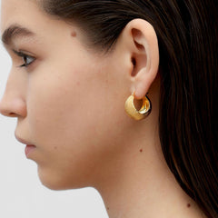 RSNY Diamond Geometric Earrings - RSNY R2080B 铜镀金/银耳针 重量:11g 约23*14*24mm 钻石纹设计元素/精致感细节处理/时尚感几何造型/镜面级精工抛光/轻量化品牌工艺