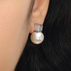 RSNY Diamond Pearl Stud Earrings - RSNY R2064A Copper plated rhodium/S925 Tremella needle/bead/brand ear plug Weight: 8.2g Size: 18 * 12 * 12mm Diamond pattern design elements/preferred boutique beads/fashionable geometric modeling/mirror-level precision polishing/lightweight brand craftsmanship