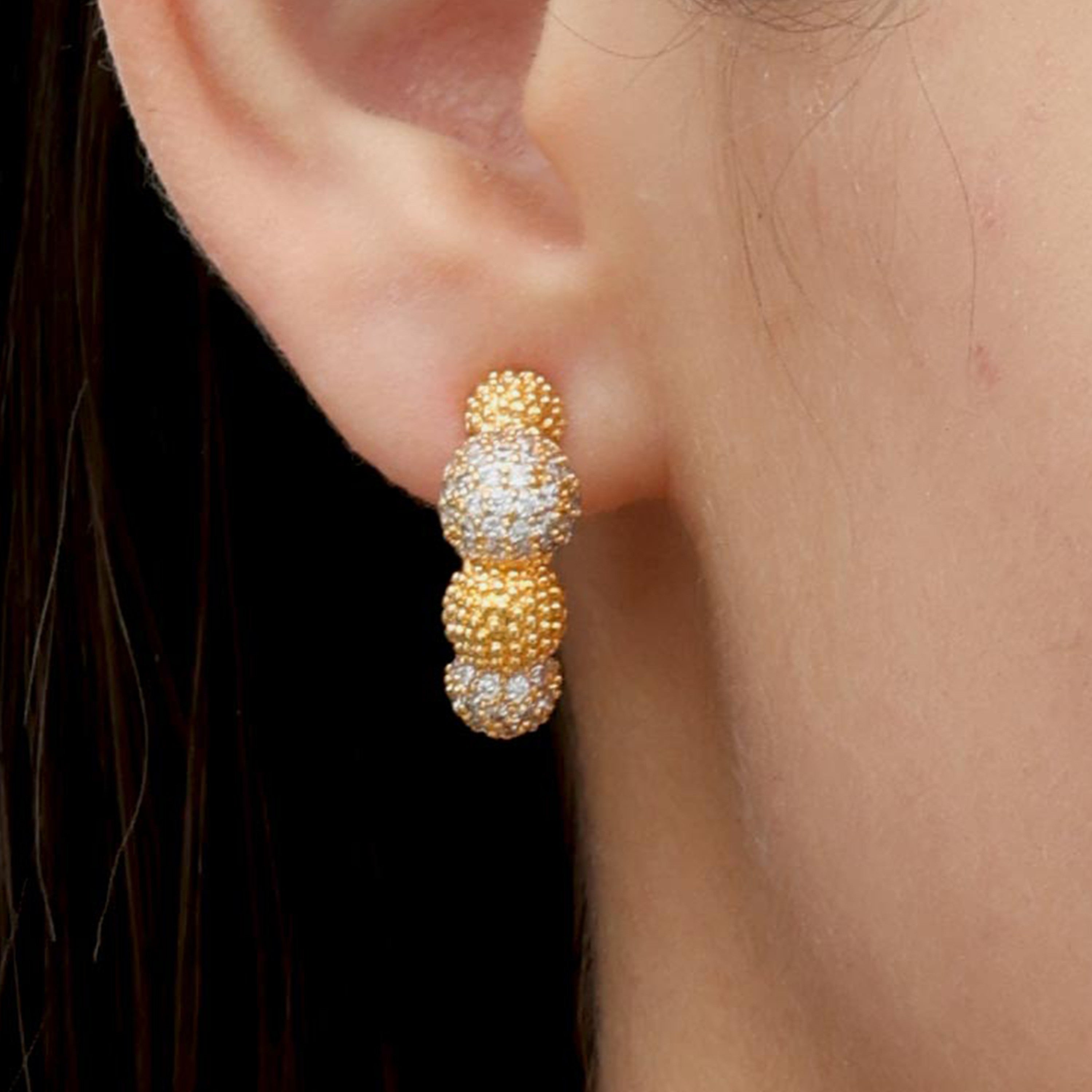 RSNY Shiny Ball Earrings - RSNY R2096B 铜镀金/银耳针 约9*21*22mm 半球体几何造型/纯手工镶嵌技艺/轻量化镂空工艺/纯银高品质耳针