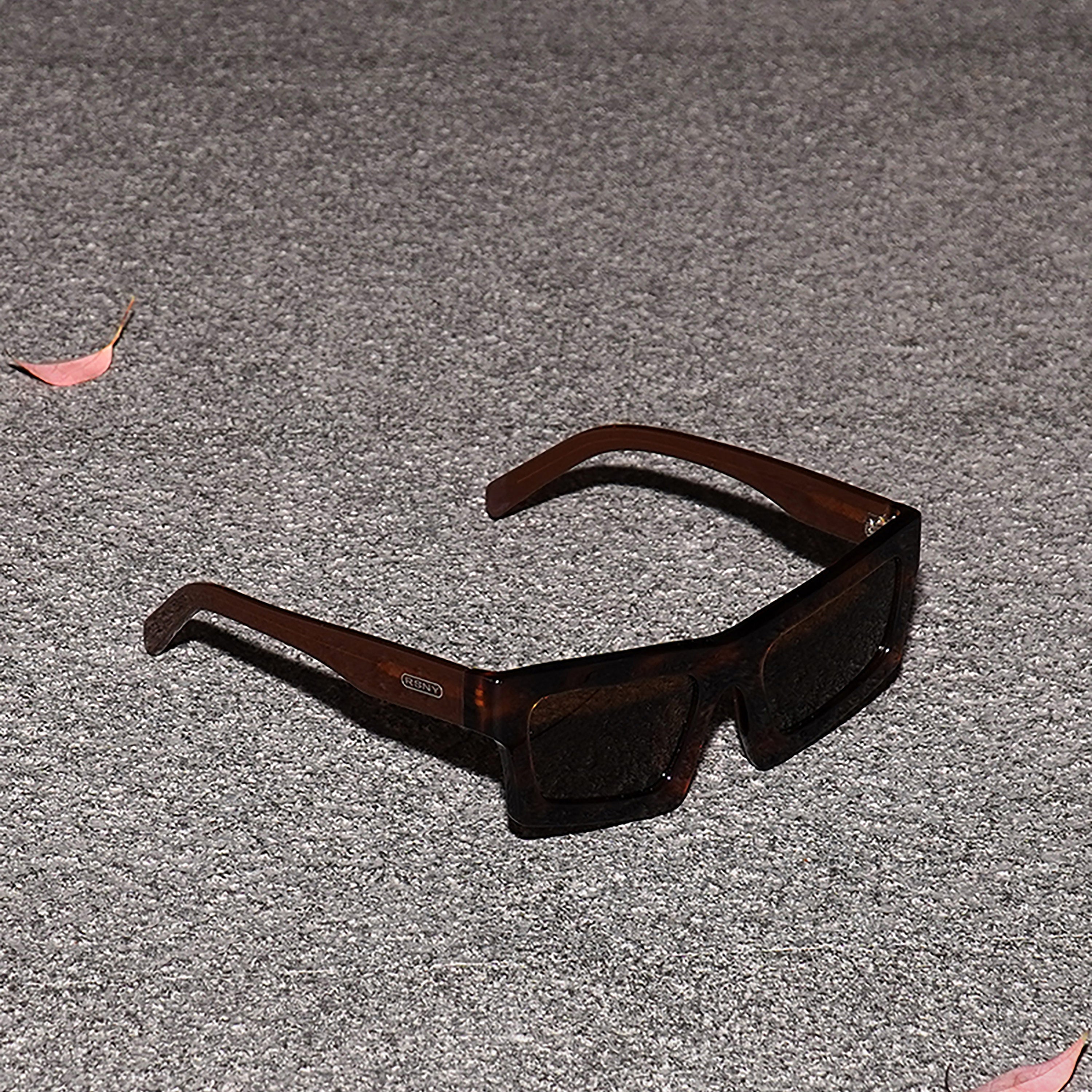 RSNY Glam SQUARE Sunglasses - RSNY ·MJ0012B · Plate/nylon lenses · Frame width 145.6mm/temple length 145mm · Lens width 53mm/height 36.9mm · Unisex attractive geometric square frame design/0 touch metal logo/bold frame for more visual focus/tortoiseshell frame and brown temple mix and match color matching
