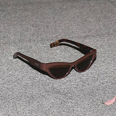 RSNY Dazzling SHARP Cat eye sunglasses - RSNY ·MJ0016B · Plate/nylon lenses · Frame width 145.3mm/temple length 145mm undefined · Unisex shining triangular cat eye design/0 touch metal logo/black frame and brown amber texture color scheme