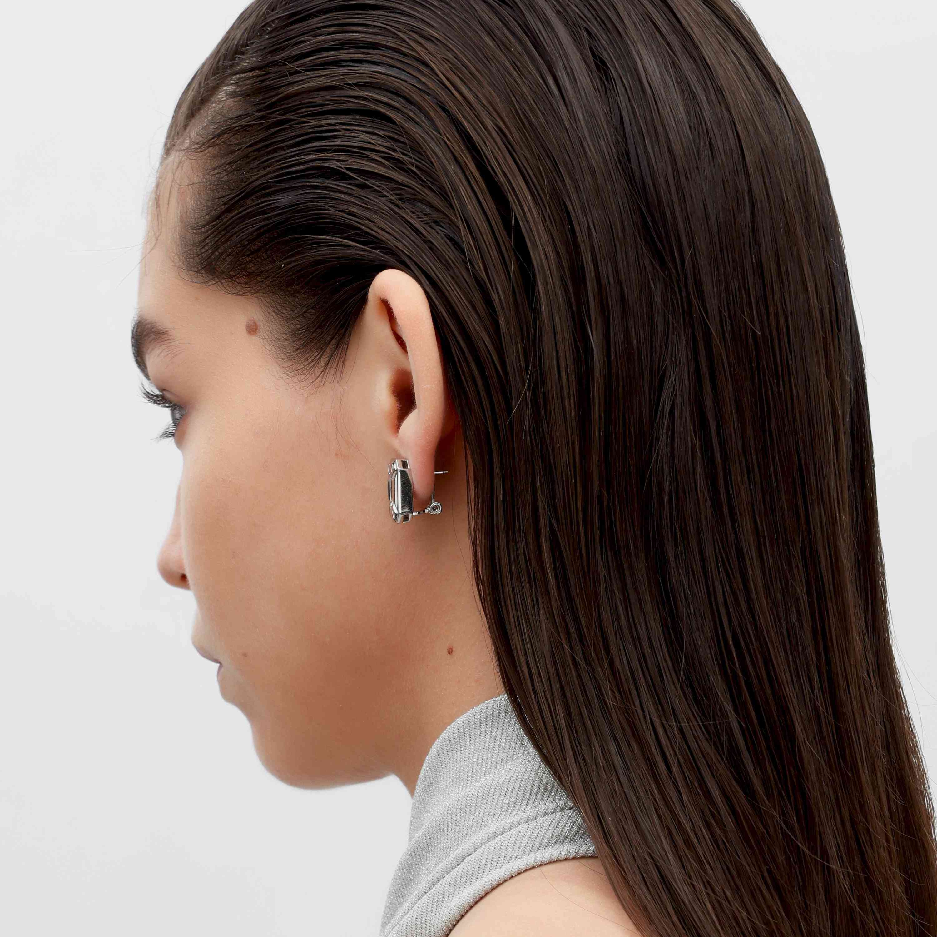 RSNY Redeen Styling Earrings - RSNY R2116A 铜镀铑/银耳针 约15*18*5mm 钻石型设计元素/时尚感几何造型/轻量化镂空工艺/微厚重精巧质感