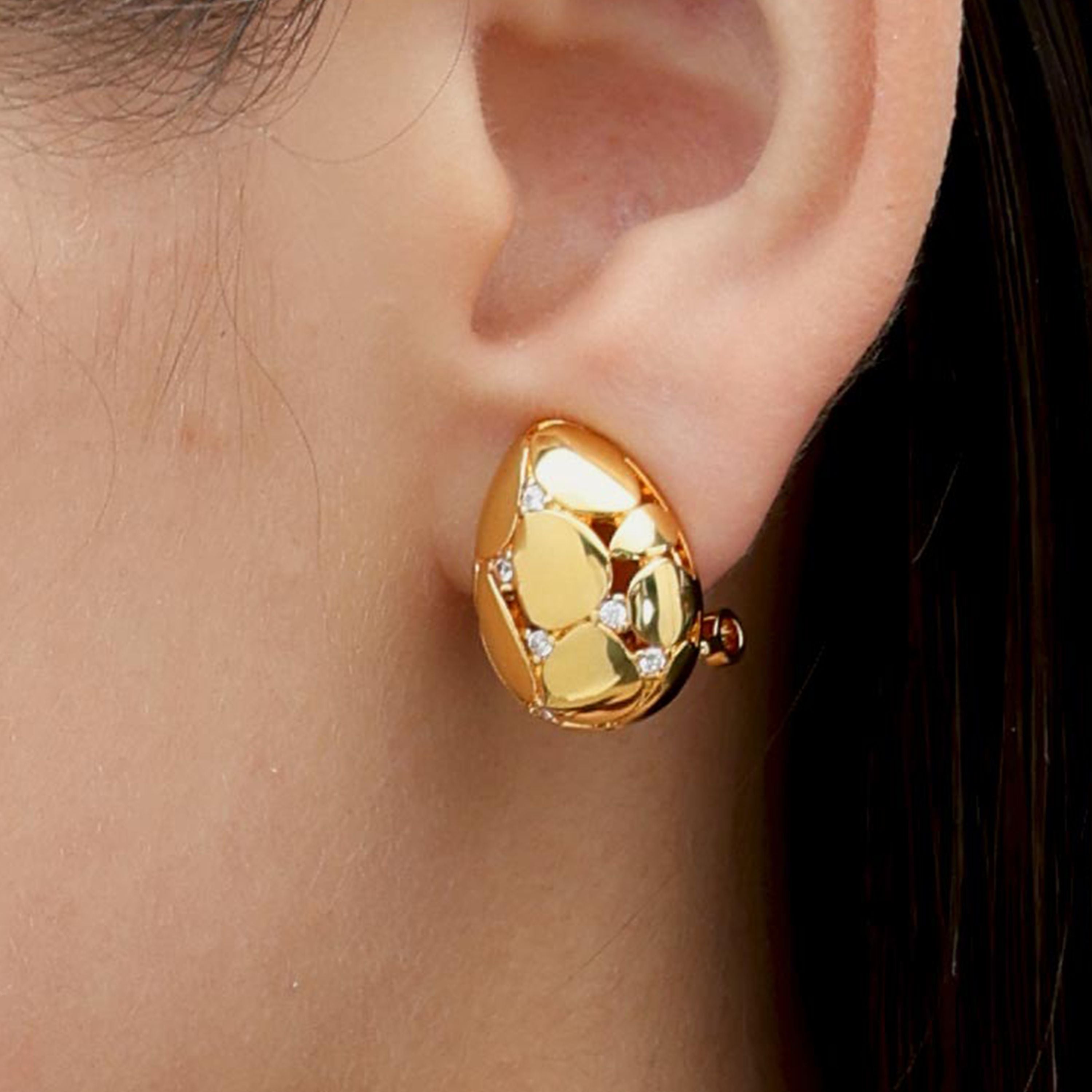 RSNY Diamond Stud Earrings - RSNY R2127B 铜镀金/银耳针 约14*19*7mm 钻石型设计元素/通勤款几何造型/精致感细节处理/纯手工镶嵌技艺