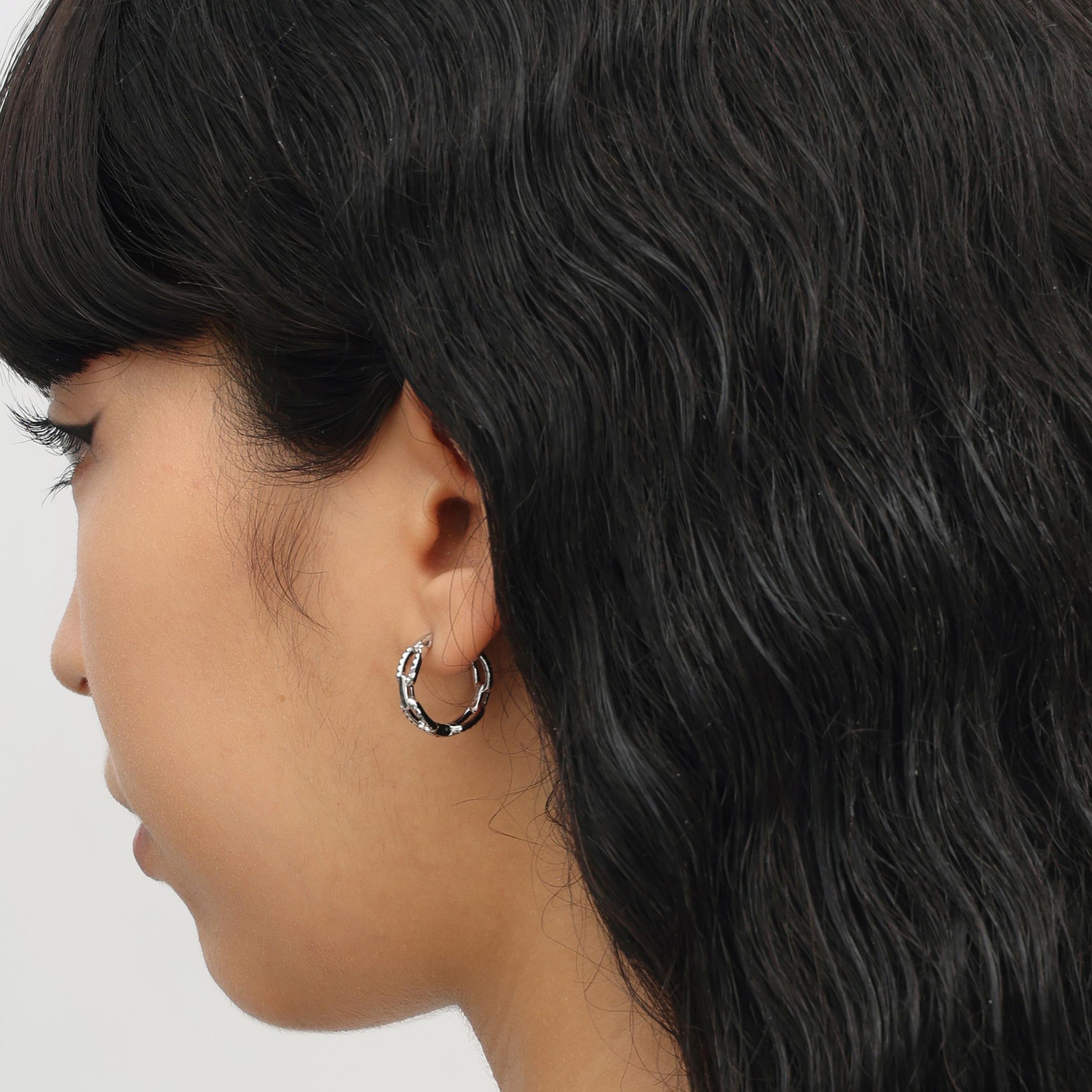 RSNY diamond pattern chain earrings - RSNY R2082A copper rhodium plating Weight: 4g Size: 19 * 6 * 19mm Diamond pattern chain elements/lightweight hollowing process/pure manual inlay technology/mirror-level precision polishing