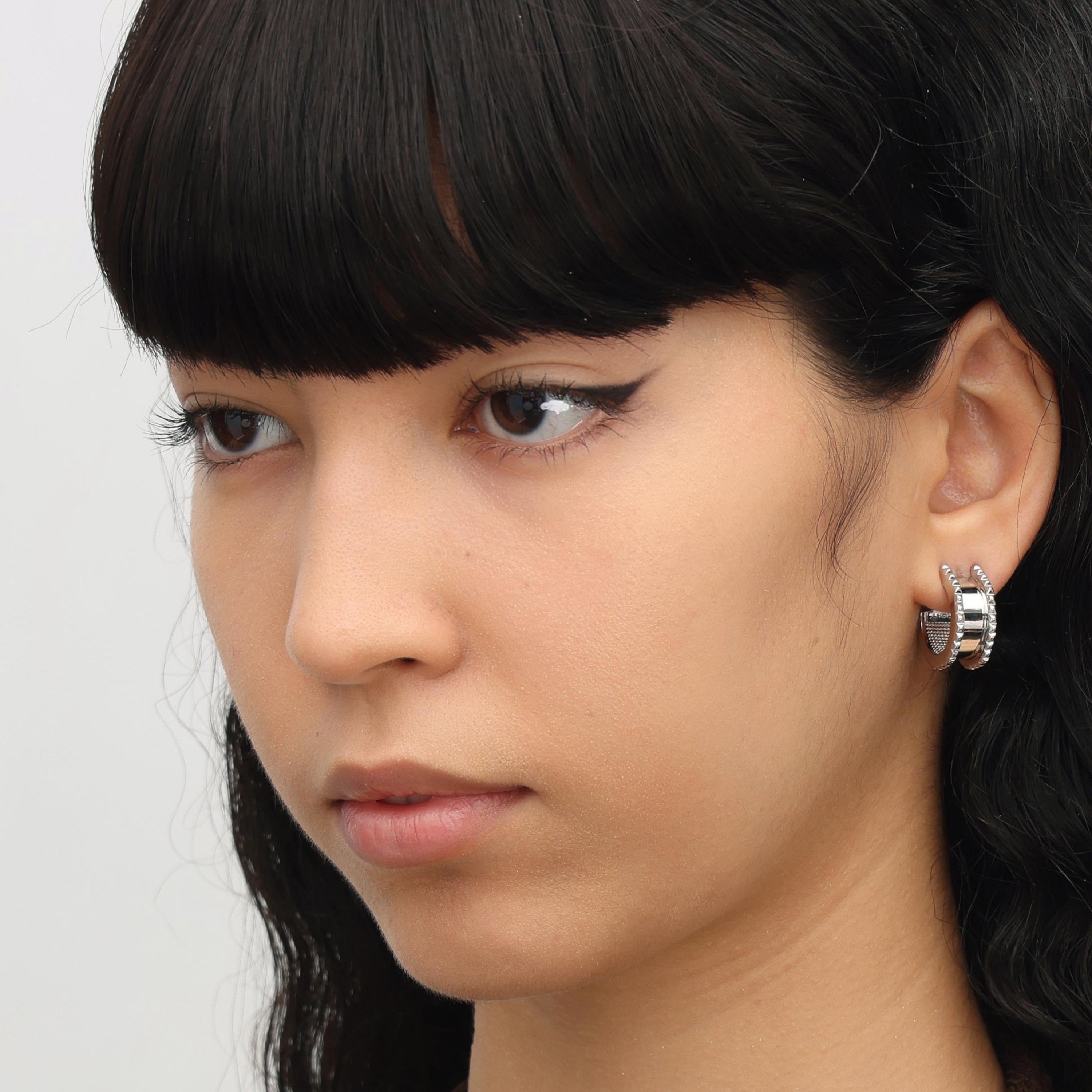 RSNY Diamond Line Earrings - RSNY R2047A Copper Rhodium Plated/S925 Tremella Needle Weight: 9g Size: 20 * 9 * 20mm geometric section modeling/micro-thick and delicate texture/sterling silver high-quality ear needles/mirror-grade Seiko polishing/lightweight brand craftsmanship