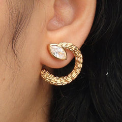 RSNY Vintage Textured Earrings - RSNY R2134B 铜镀金/银耳针 约24*23*18mm 钻石纹设计元素/交错环几何造型/轻量化镂空工艺/精选优质仿钻石