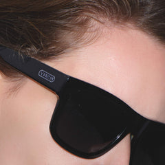 RSNY UN Classic square sunglasses - RSNY ·MJ0001A · Plate/nylon lenses · Frame width 148mm/temple length 145mm · Lens width 56mm/height 43.9mm · Unisex bright black large frame mirror type worn by men and women/0 touch metal logo