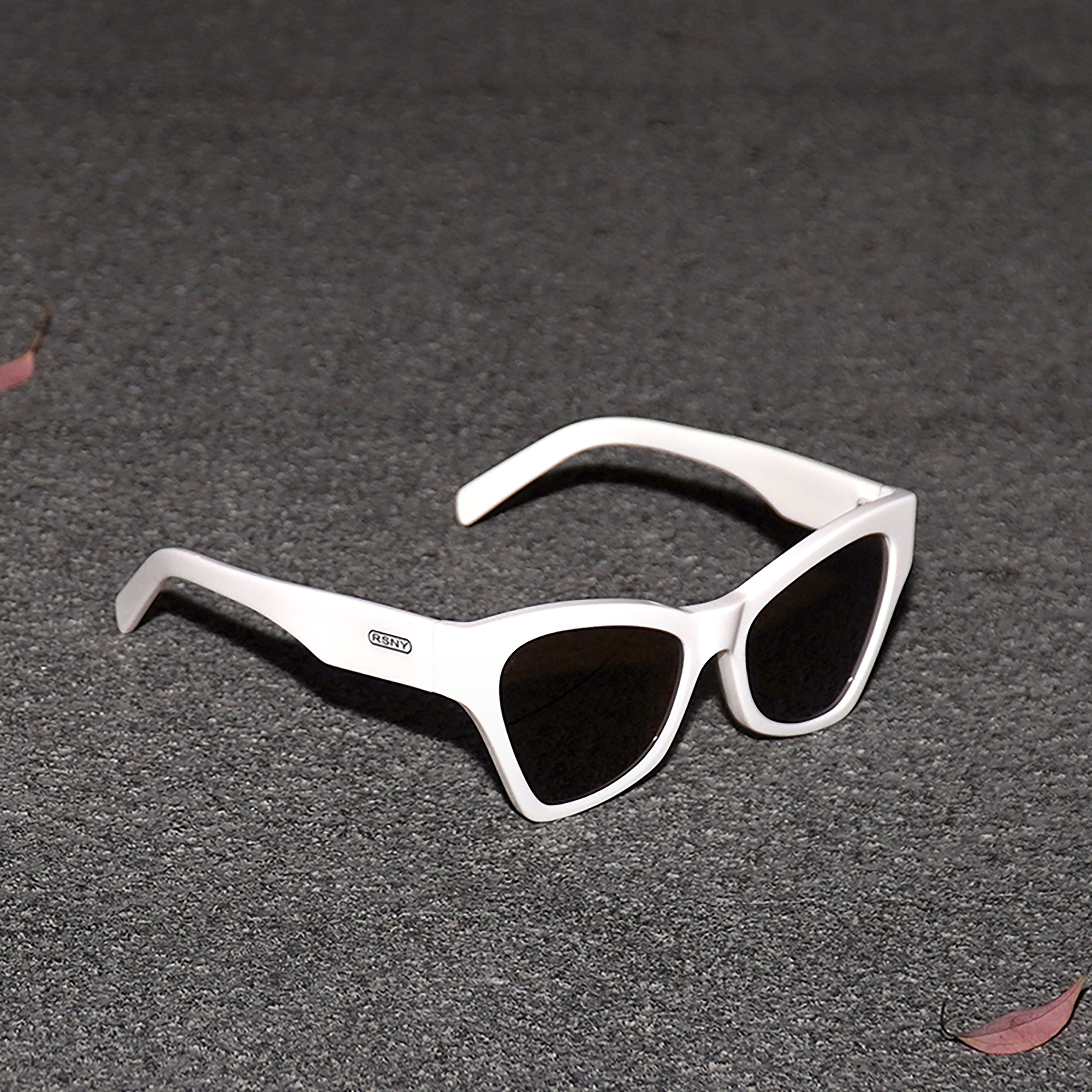 RSNY Square OVAL Butterfly Sunglasses - RSNY ·MJ0015B · Plate/nylon lenses · Frame width 145.7mm/temple length 145mm · Lens width 55mm/height 44.7mm · Unisex butterfly wings exaggerated design/0 touch metal logo/20% upward lines increase fashion/milk white color scheme highlights soft and bright